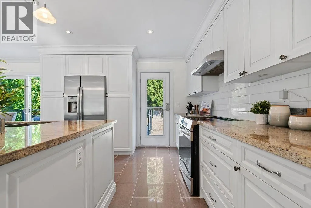 814 PLYMOUTH DRIVE