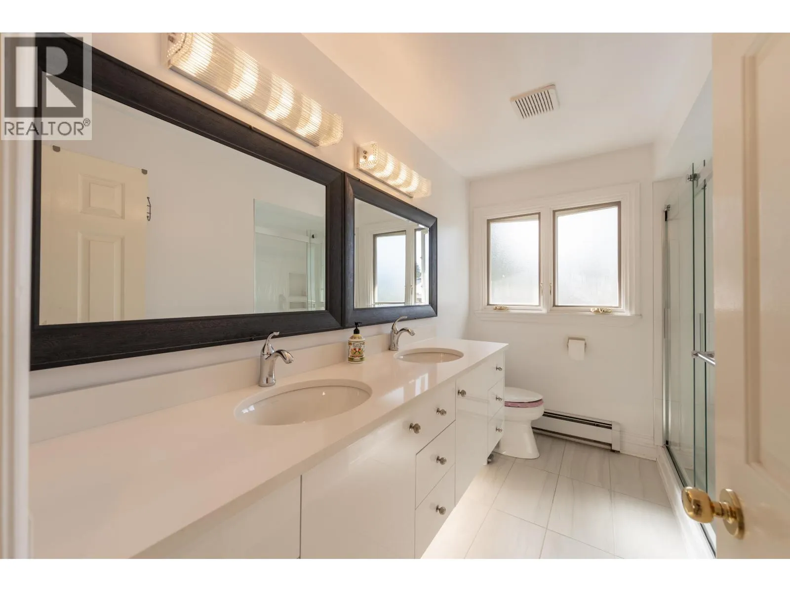 5445 CANDLEWYCK WYND