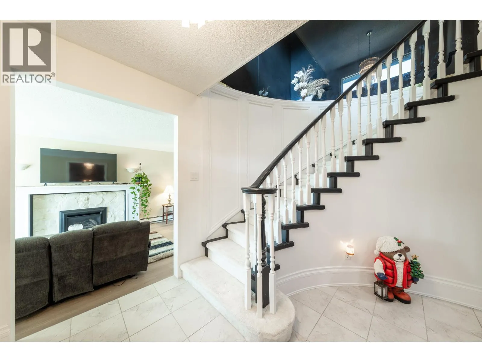 5445 CANDLEWYCK WYND