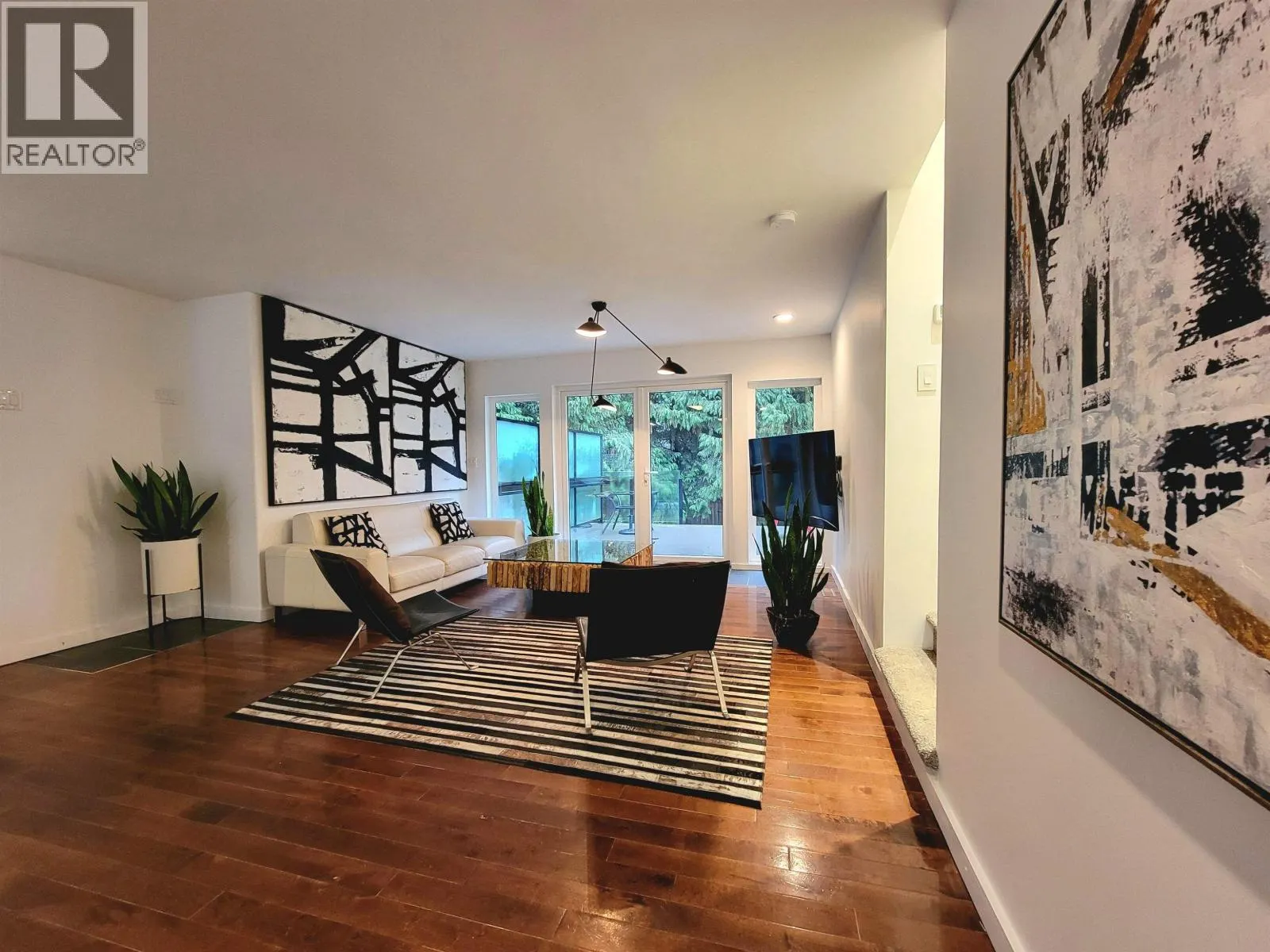 2568 THE BOULEVARD