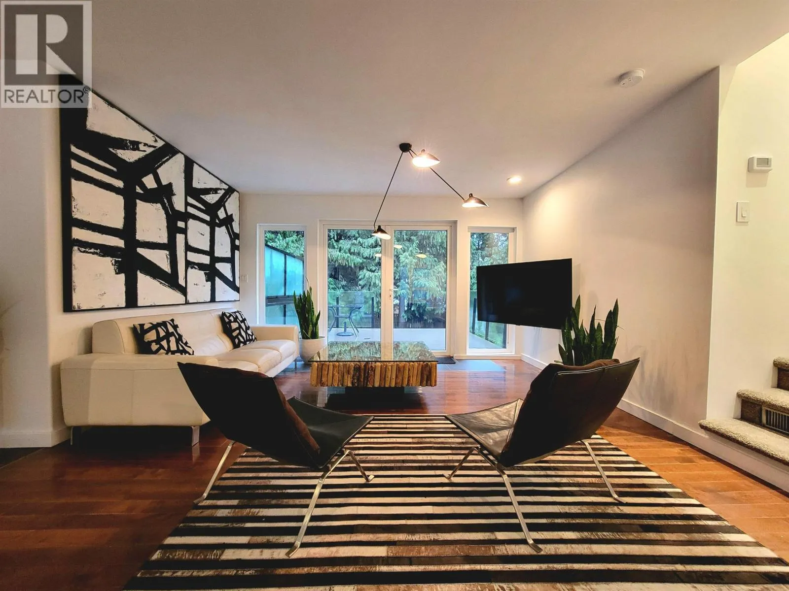 2568 THE BOULEVARD