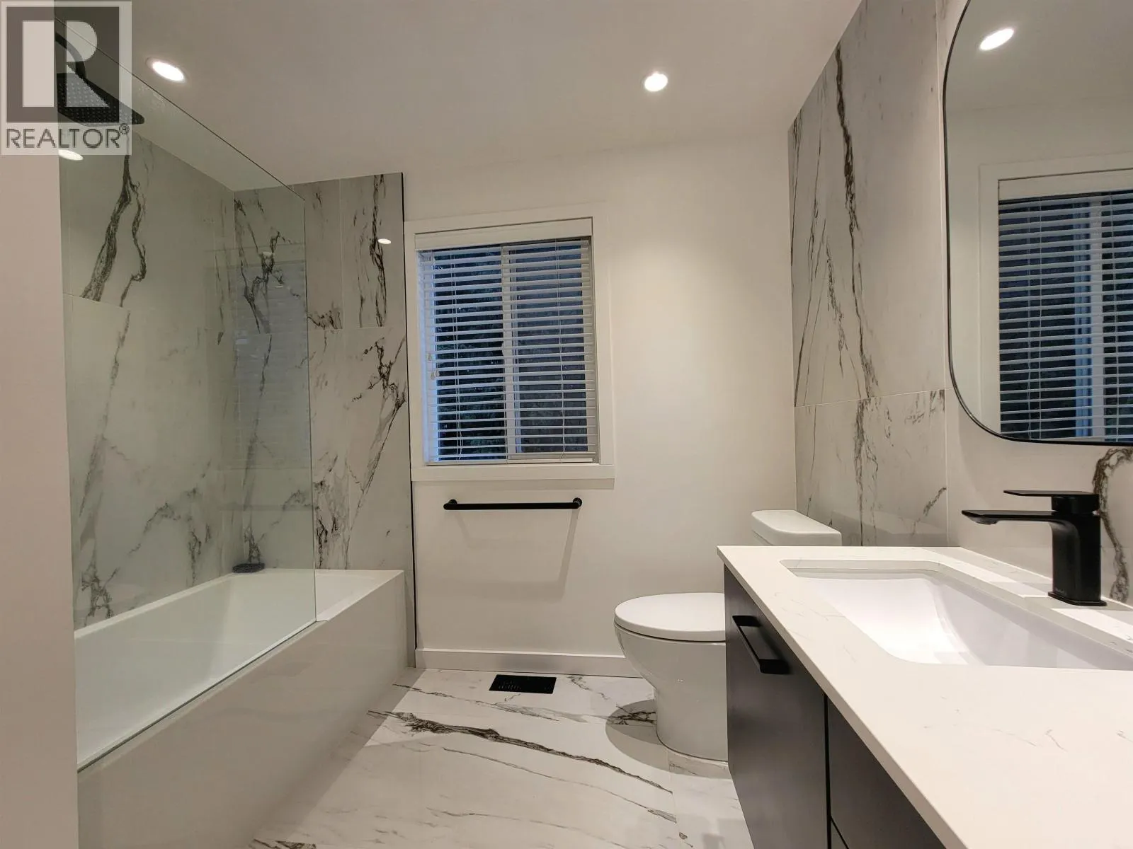 2568 THE BOULEVARD