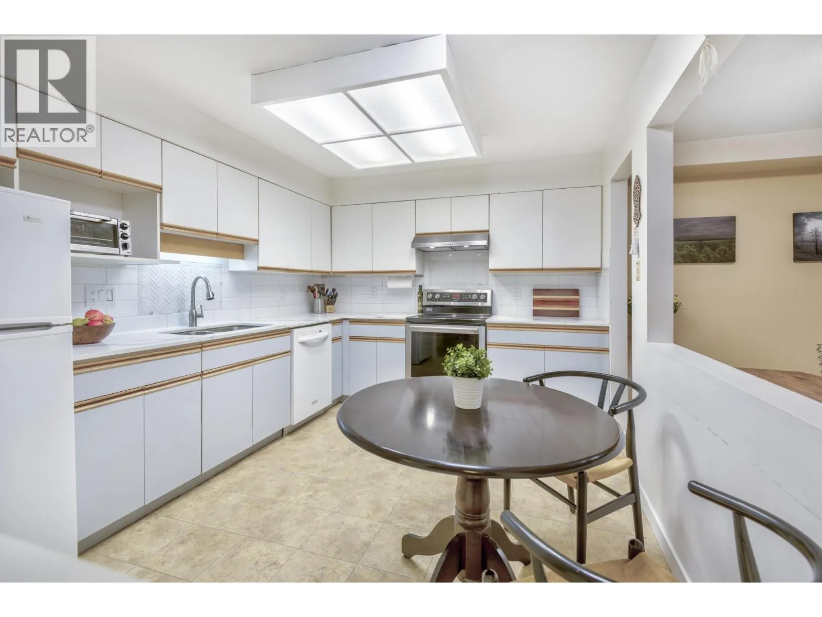 102 501 COCHRANE AVENUE