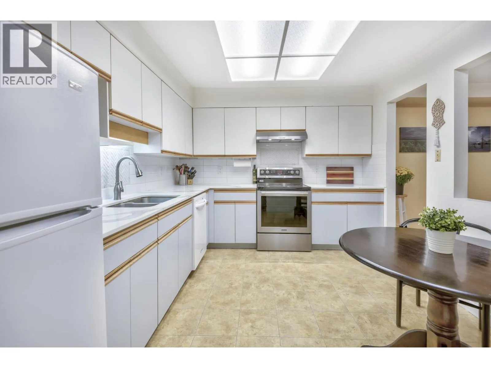 102 501 COCHRANE AVENUE
