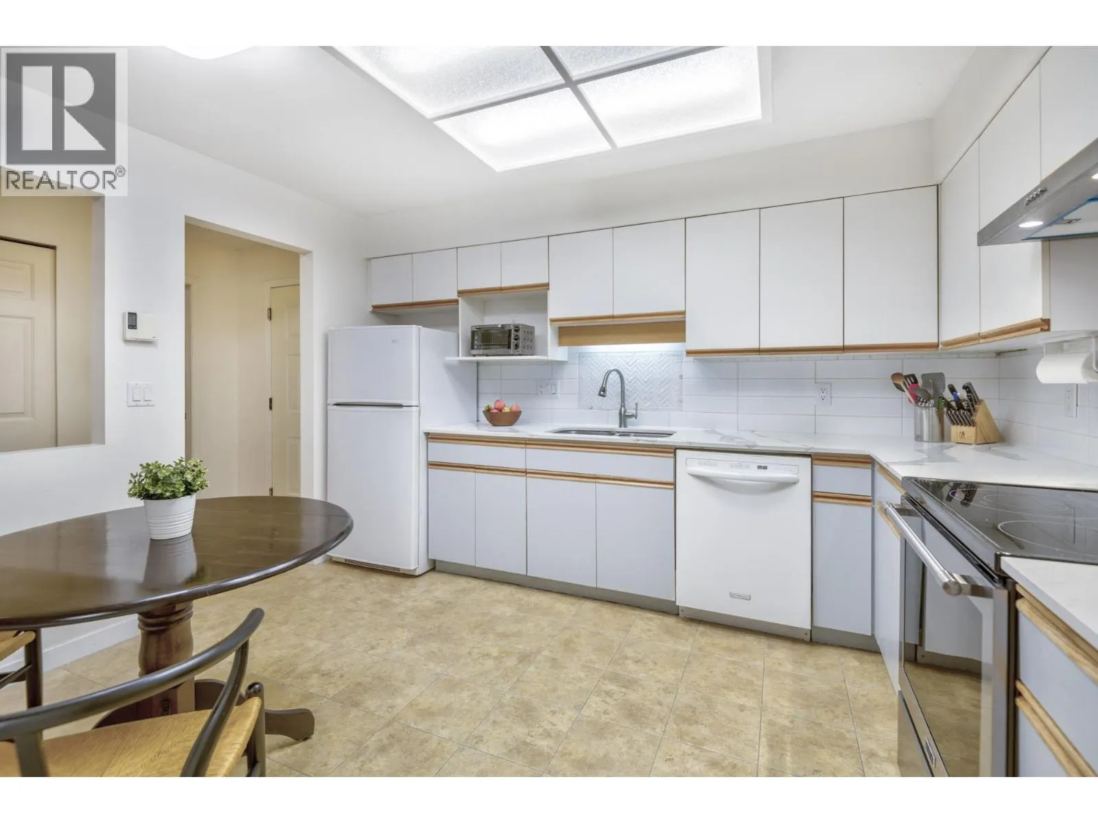 102 501 COCHRANE AVENUE