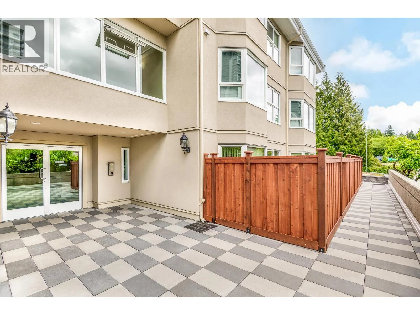102 501 COCHRANE AVENUE