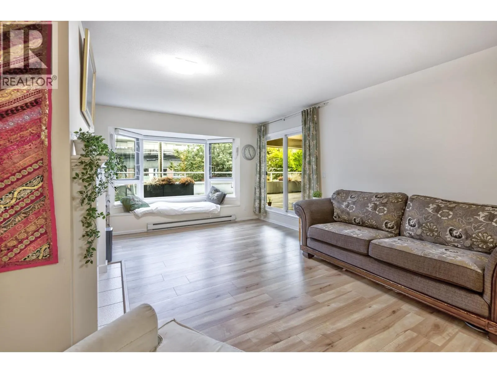 102 501 COCHRANE AVENUE