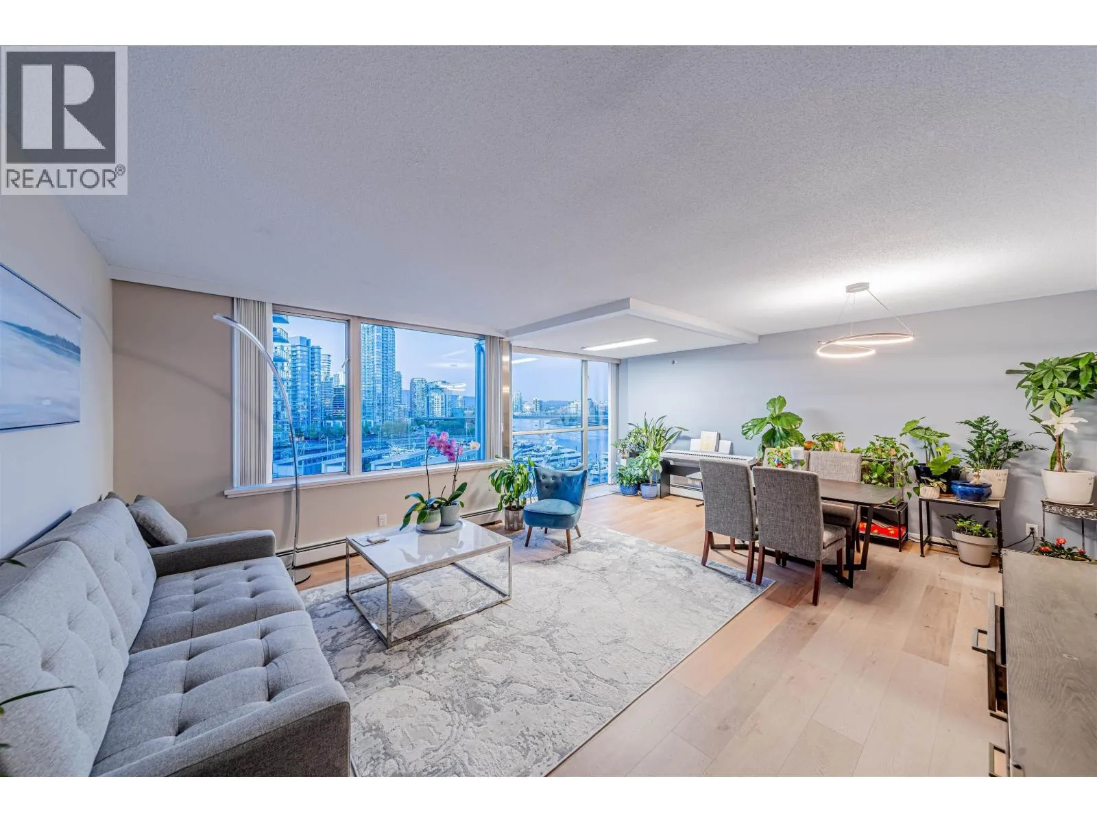 906 1288 MARINASIDE CRESCENT