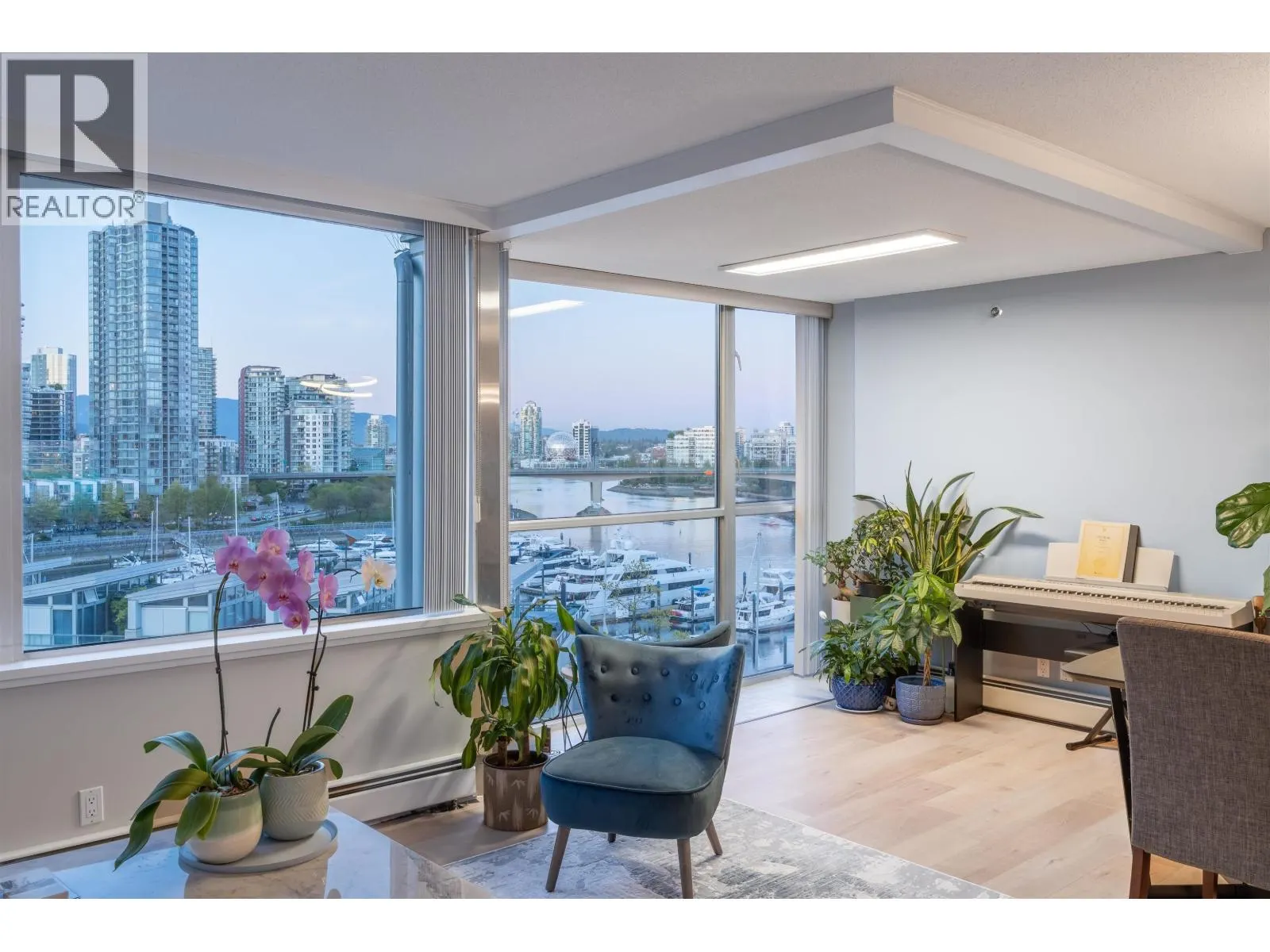 906 1288 MARINASIDE CRESCENT