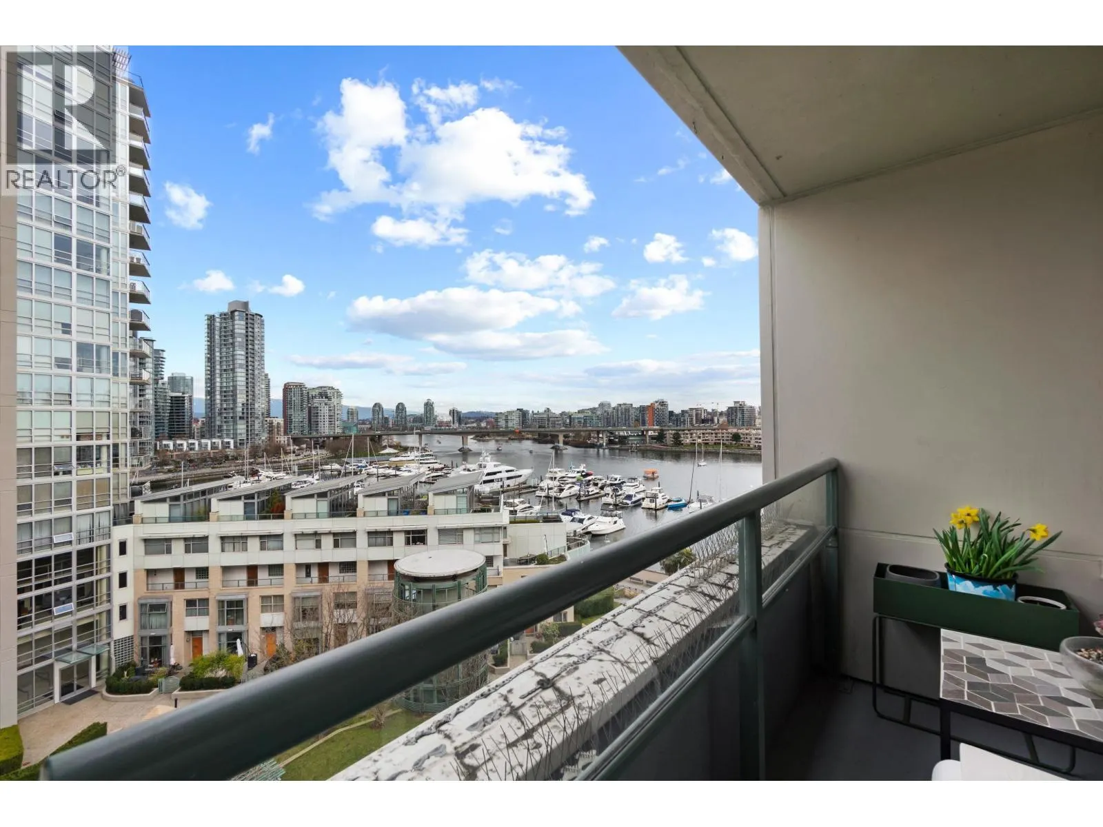 906 1288 MARINASIDE CRESCENT