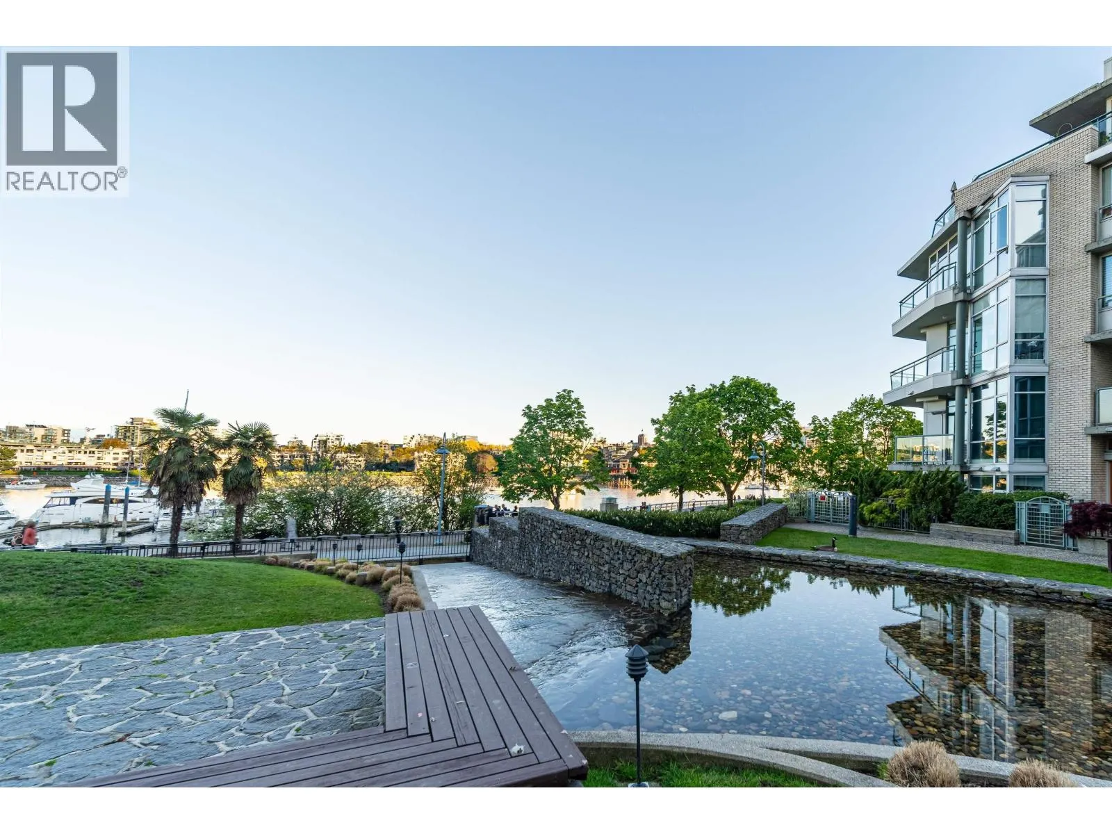 906 1288 MARINASIDE CRESCENT