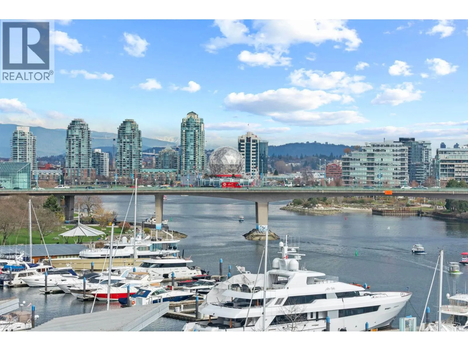 906 1288 MARINASIDE CRESCENT
