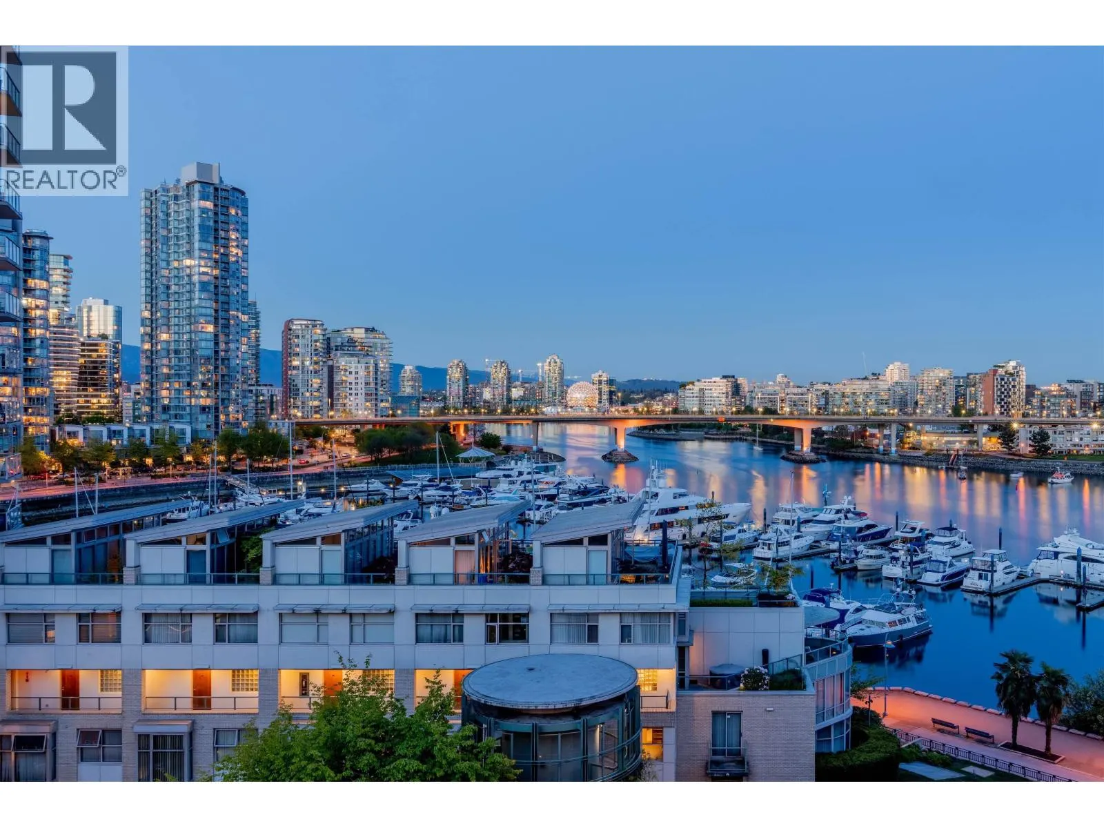 906 1288 MARINASIDE CRESCENT