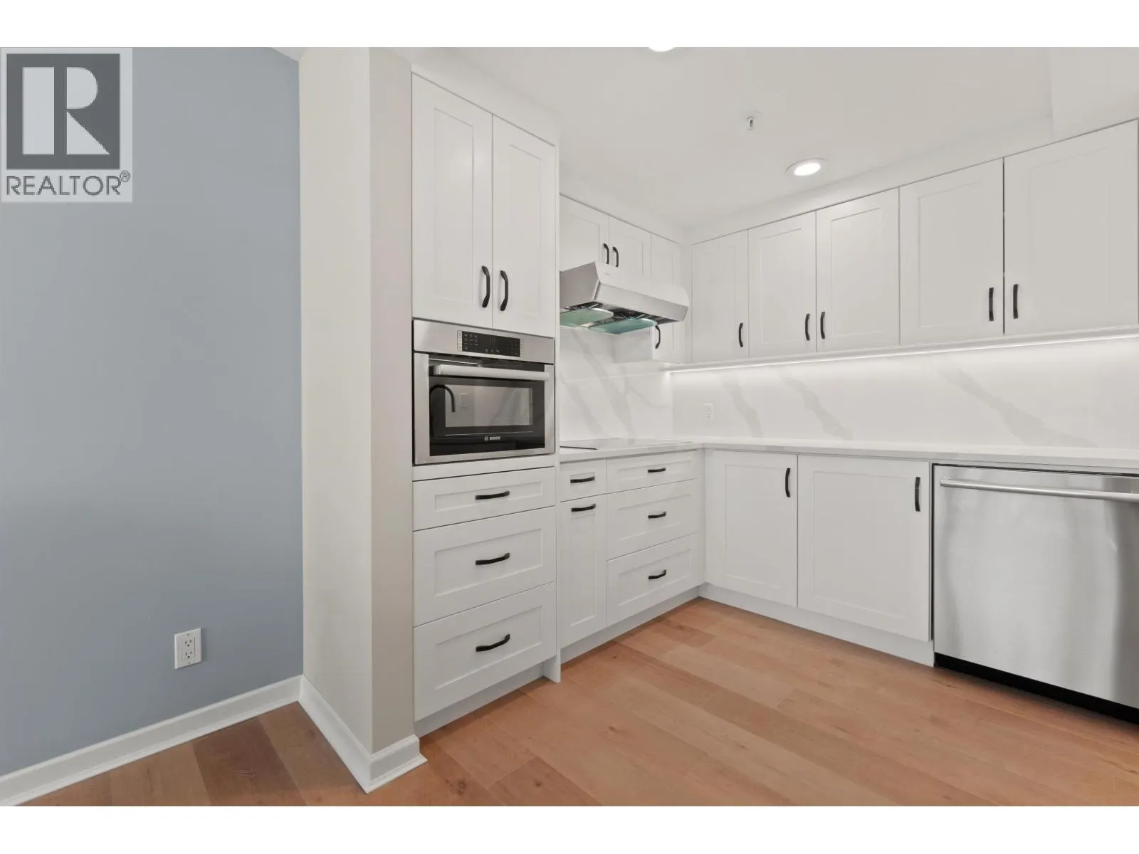 906 1288 MARINASIDE CRESCENT