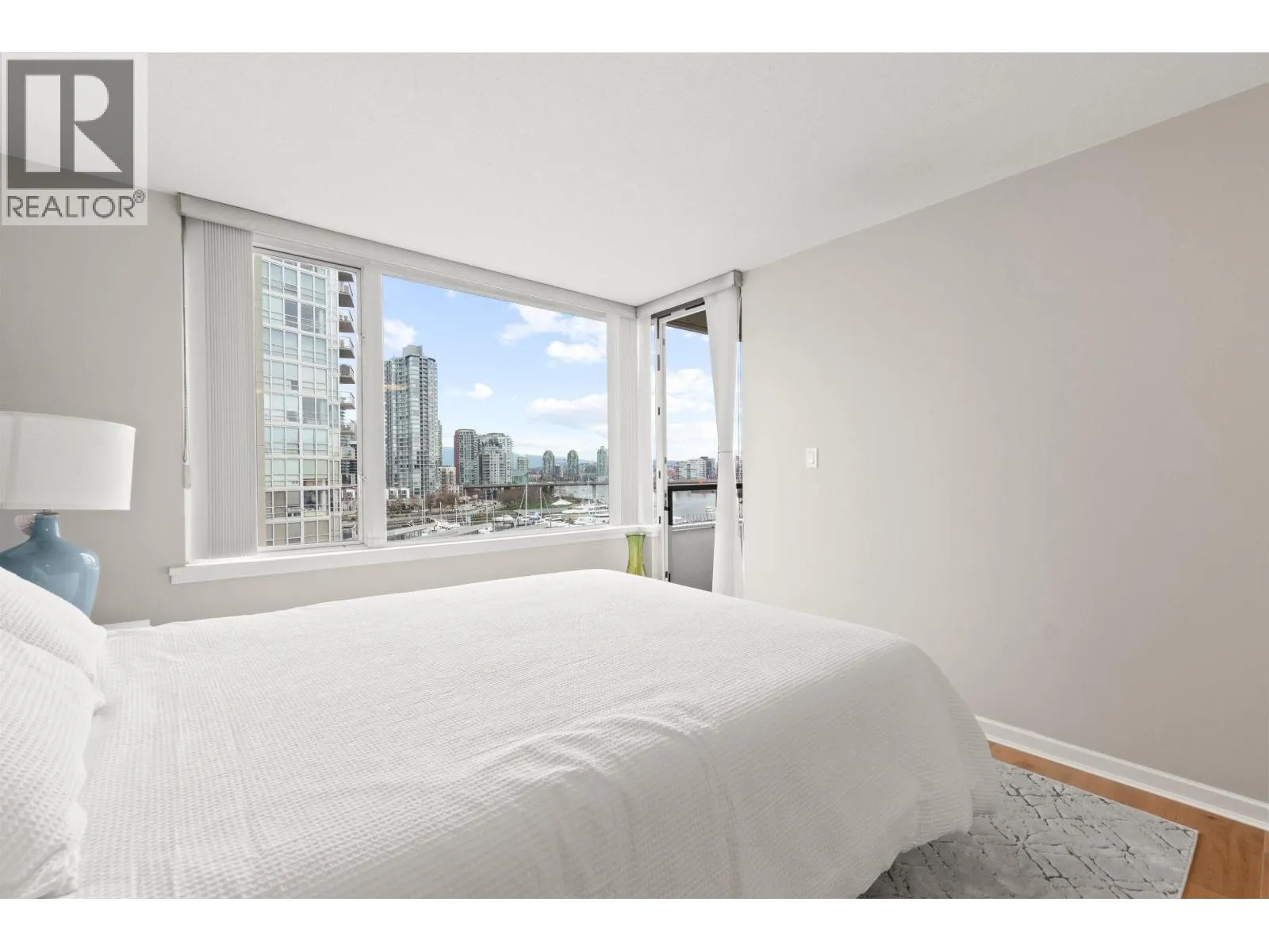 906 1288 MARINASIDE CRESCENT