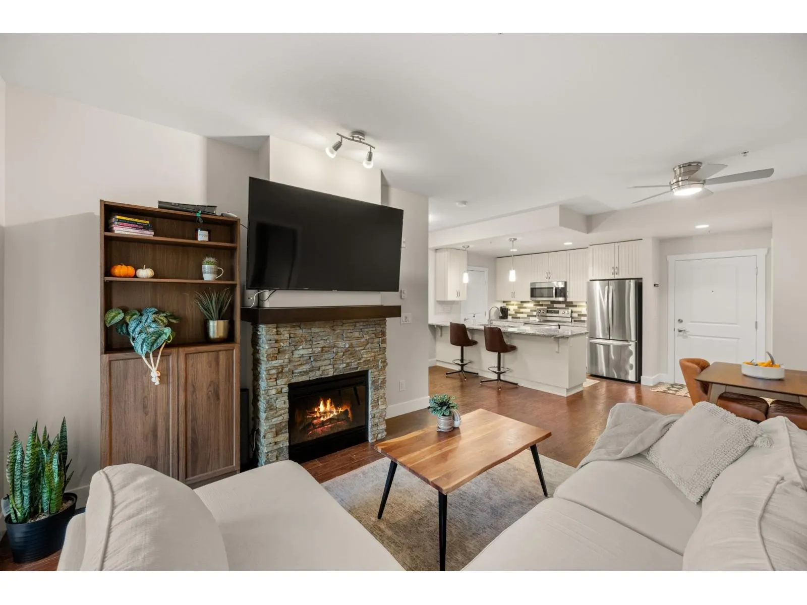 309 3192 GLADWIN ROAD