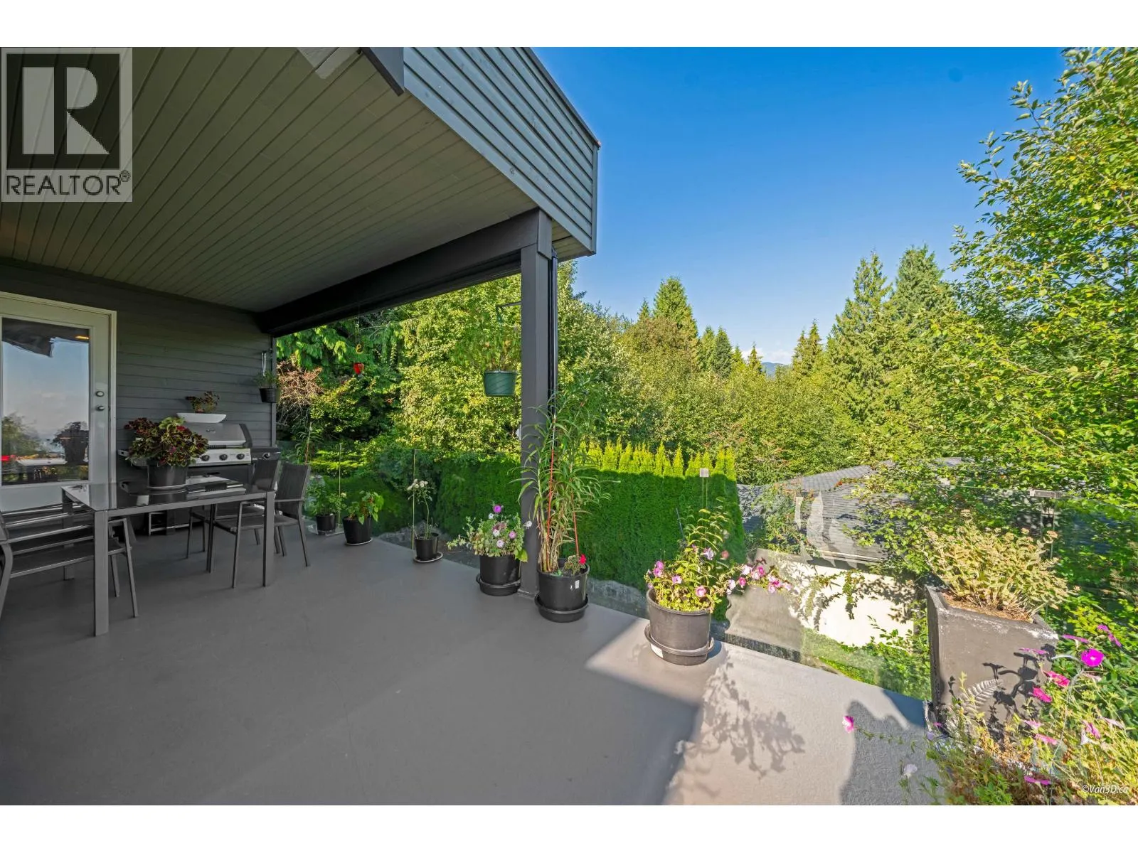 1135 GROVELAND COURT