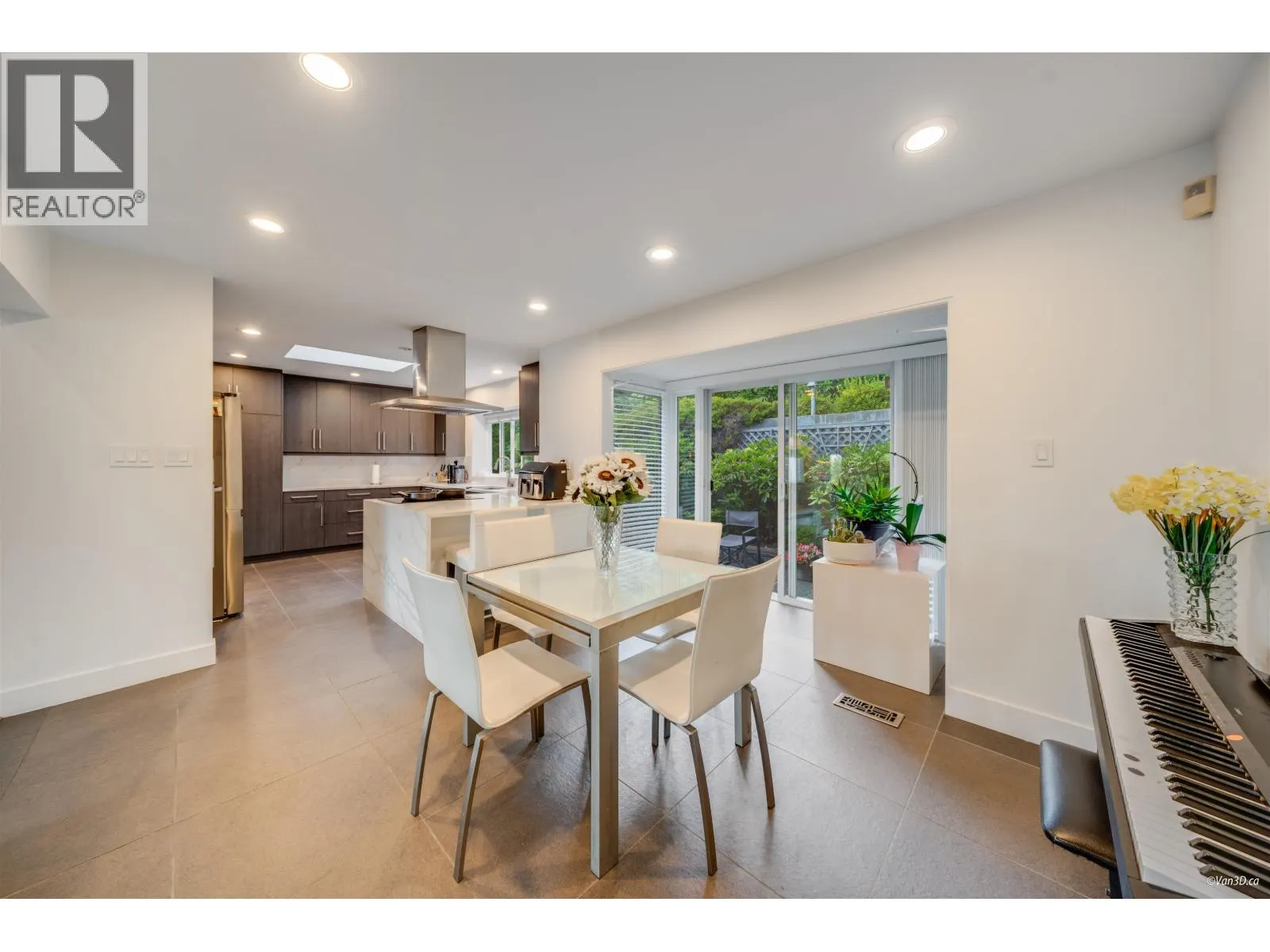 1135 GROVELAND COURT