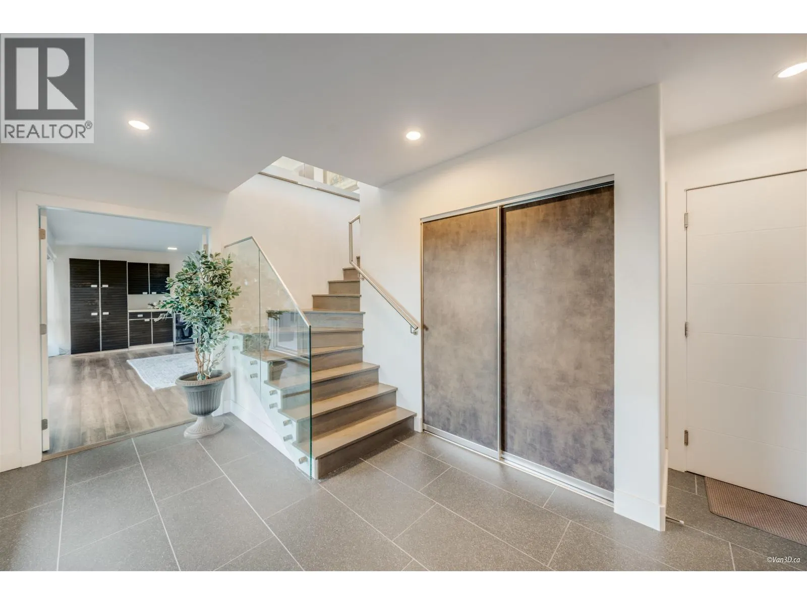 1135 GROVELAND COURT