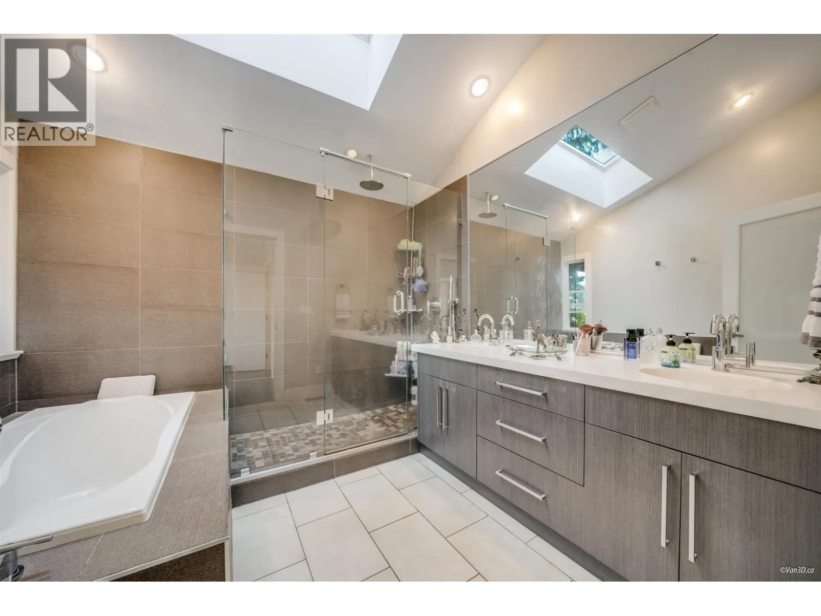 1135 GROVELAND COURT
