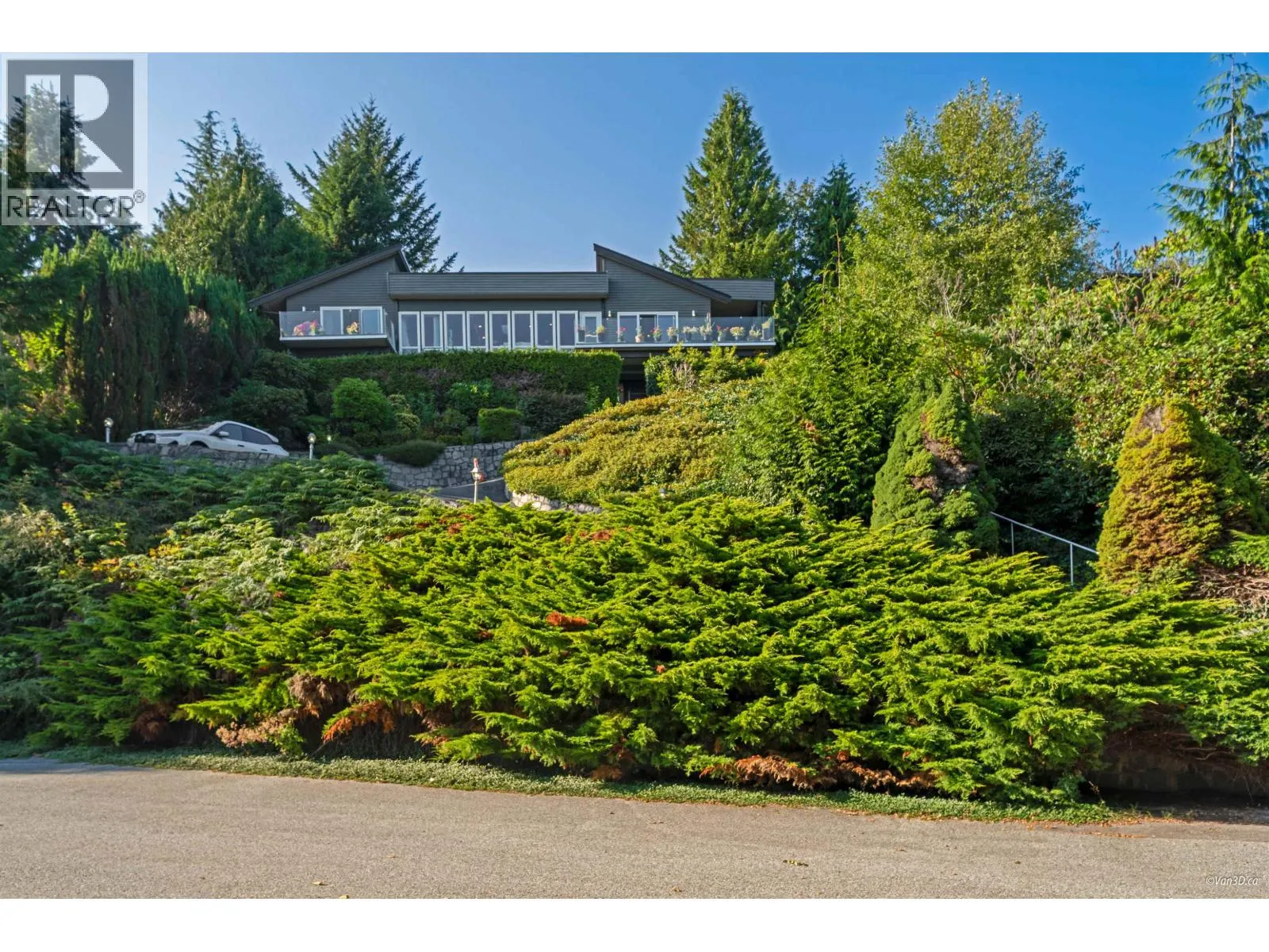1135 GROVELAND COURT