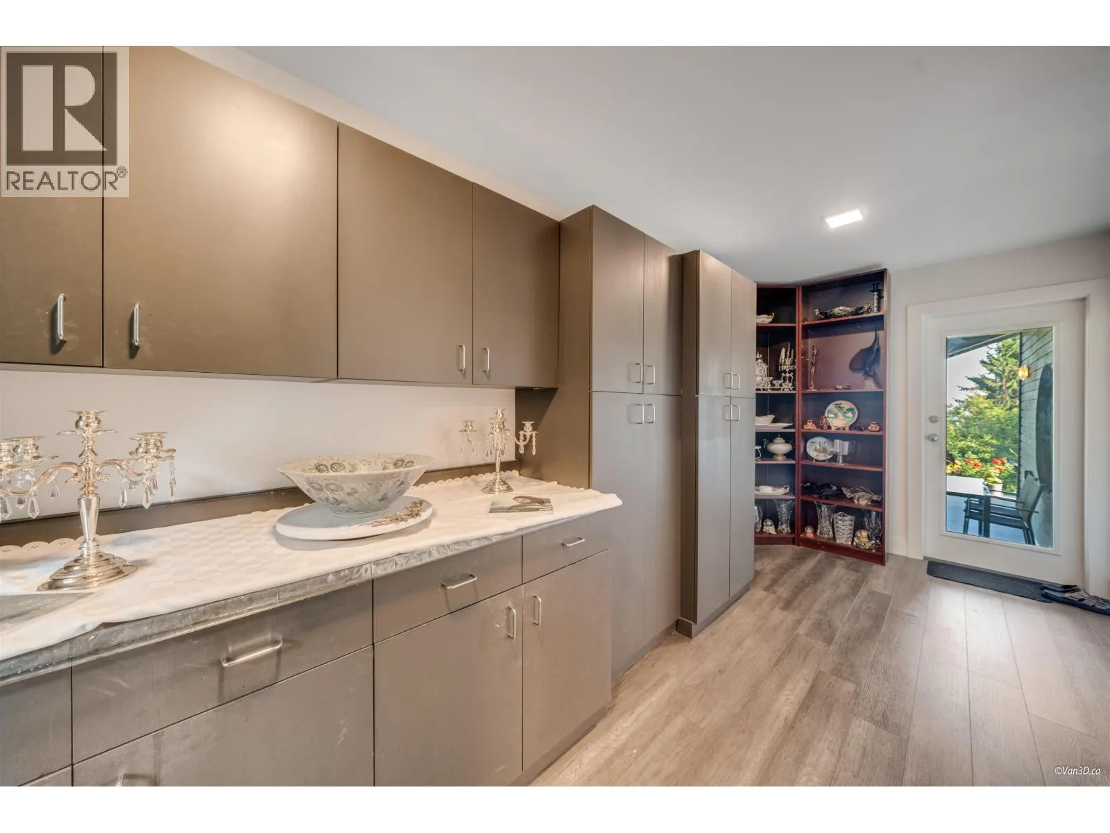1135 GROVELAND COURT