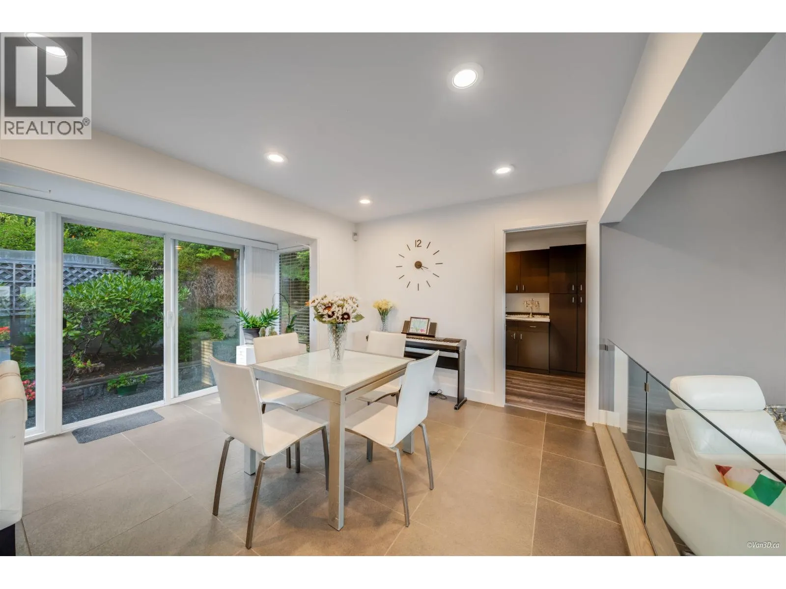 1135 GROVELAND COURT