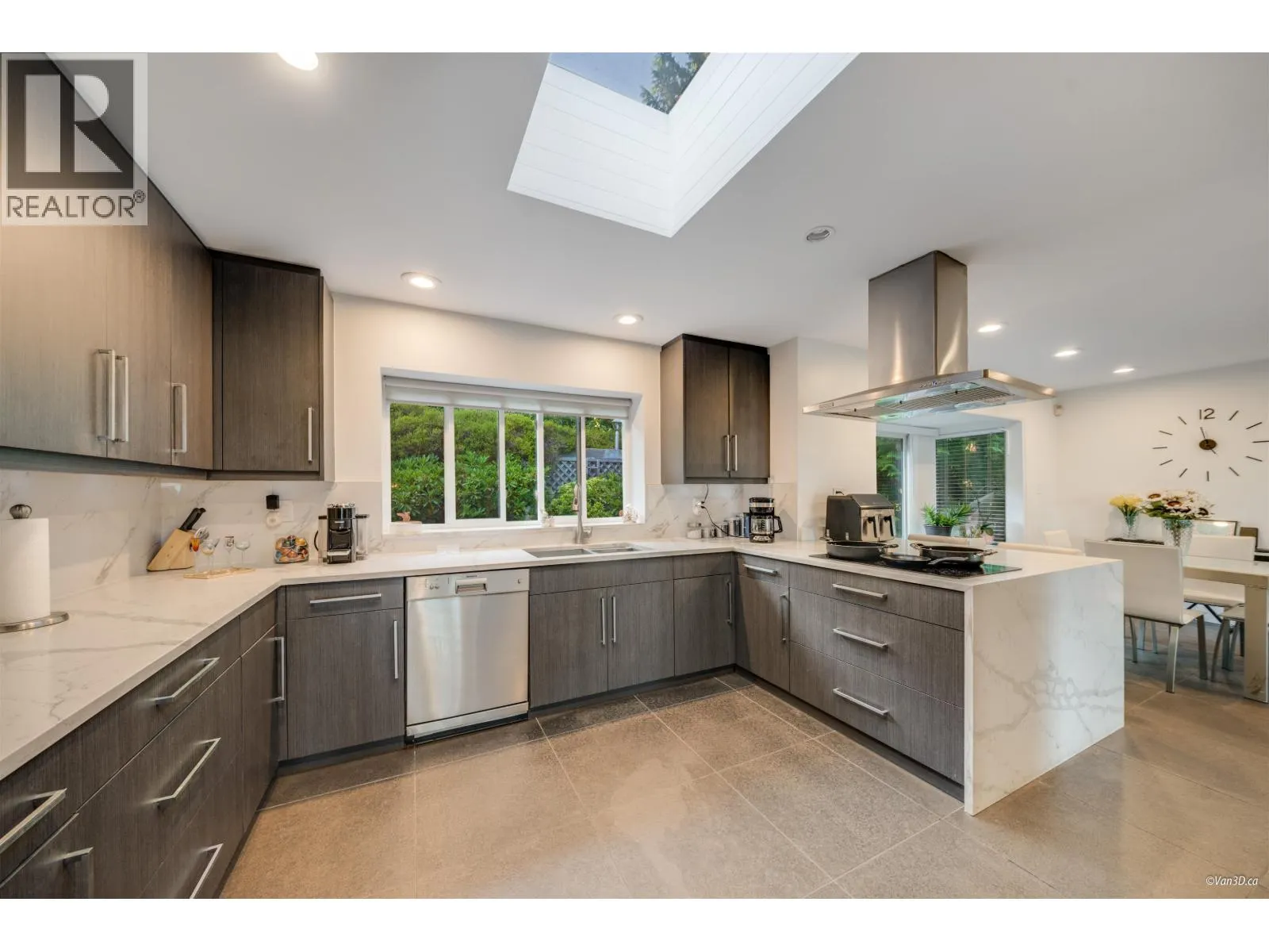1135 GROVELAND COURT