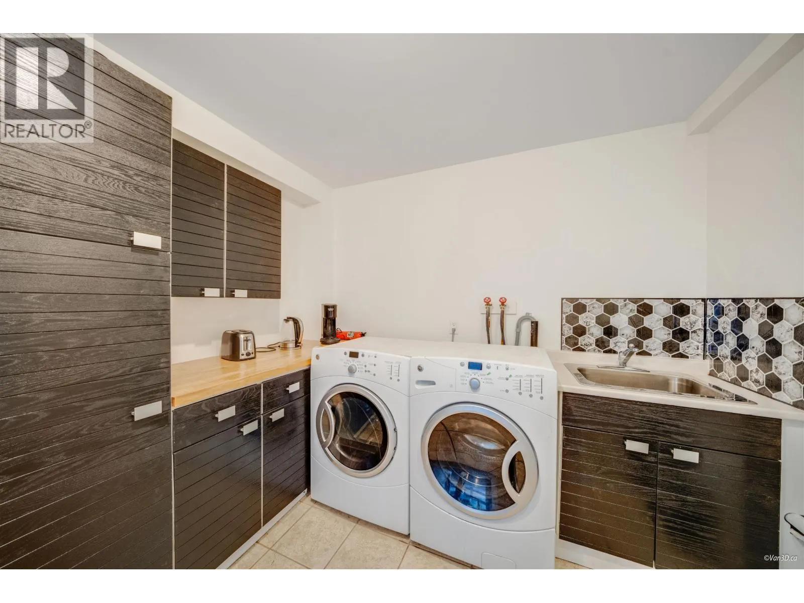 1135 GROVELAND COURT