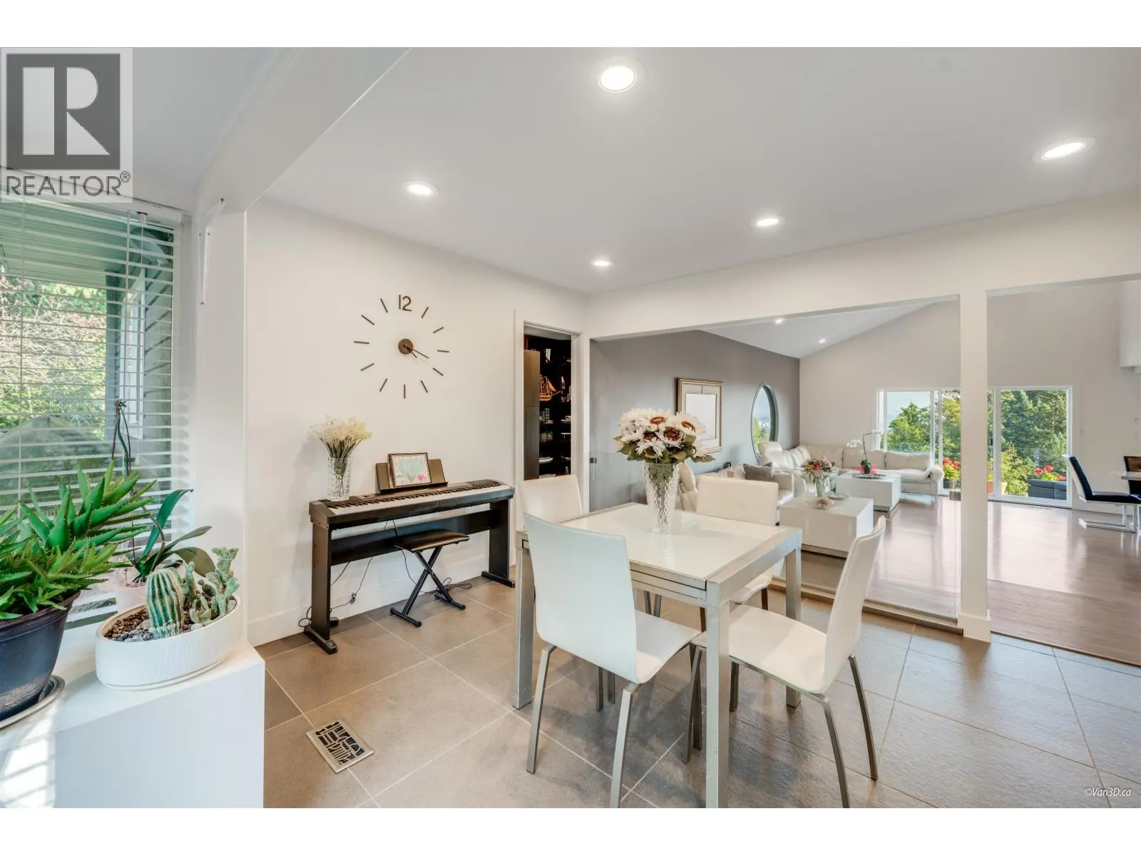 1135 GROVELAND COURT
