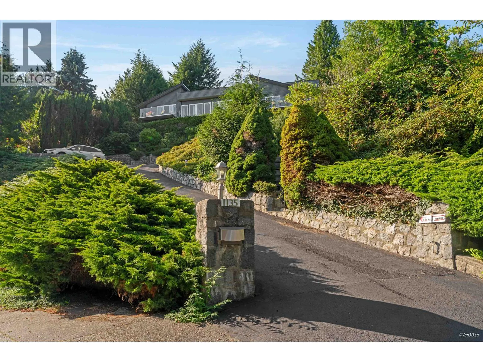 1135 GROVELAND COURT