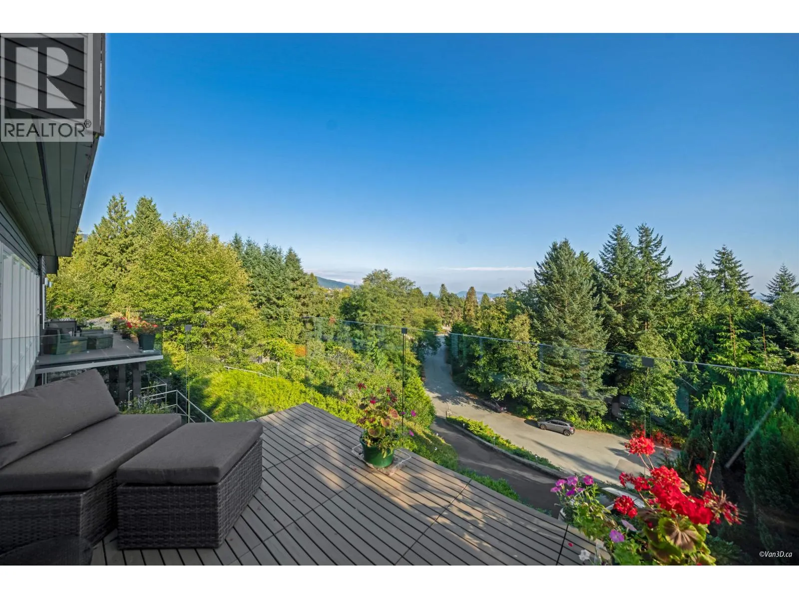 1135 GROVELAND COURT