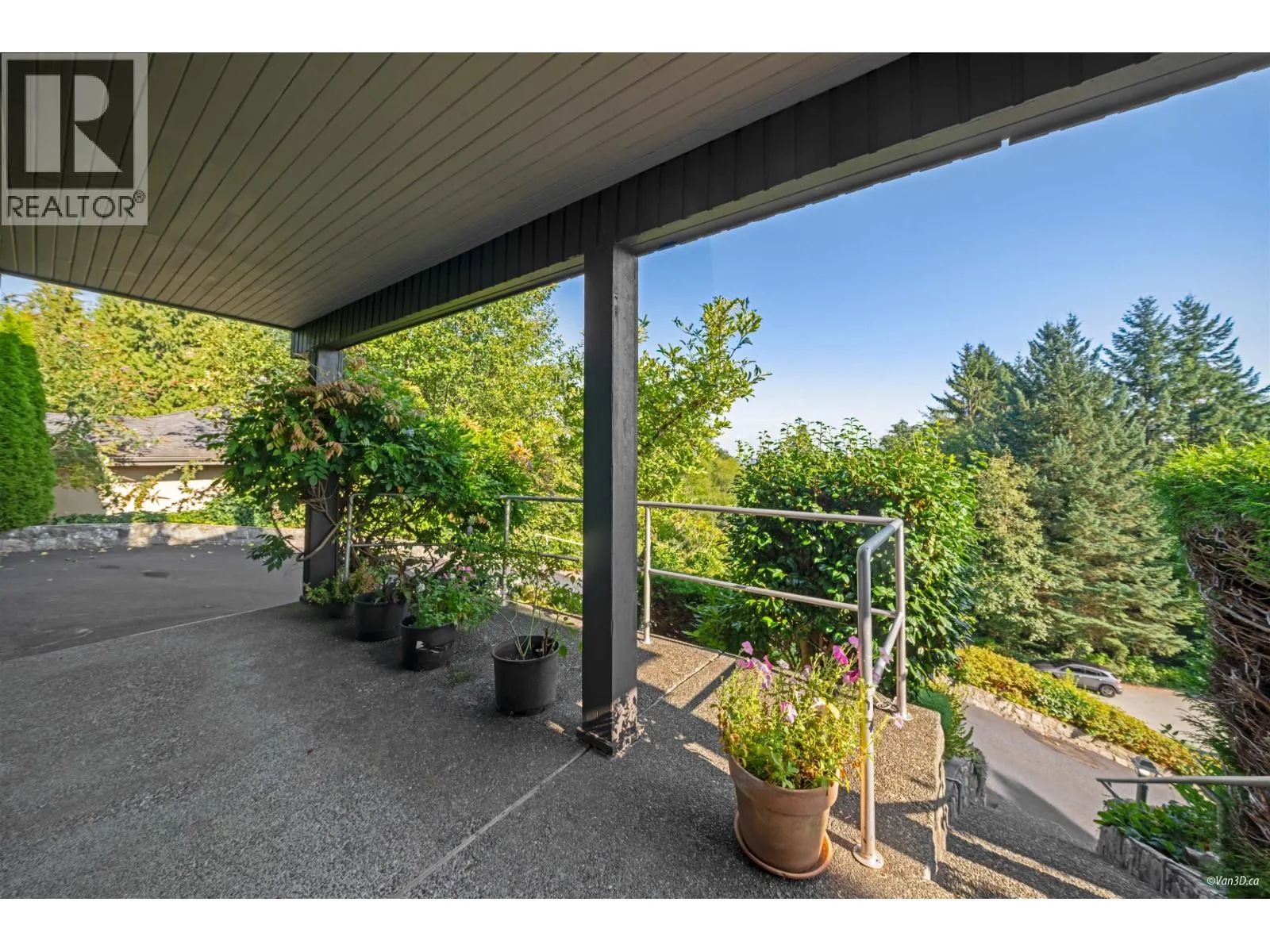 1135 GROVELAND COURT