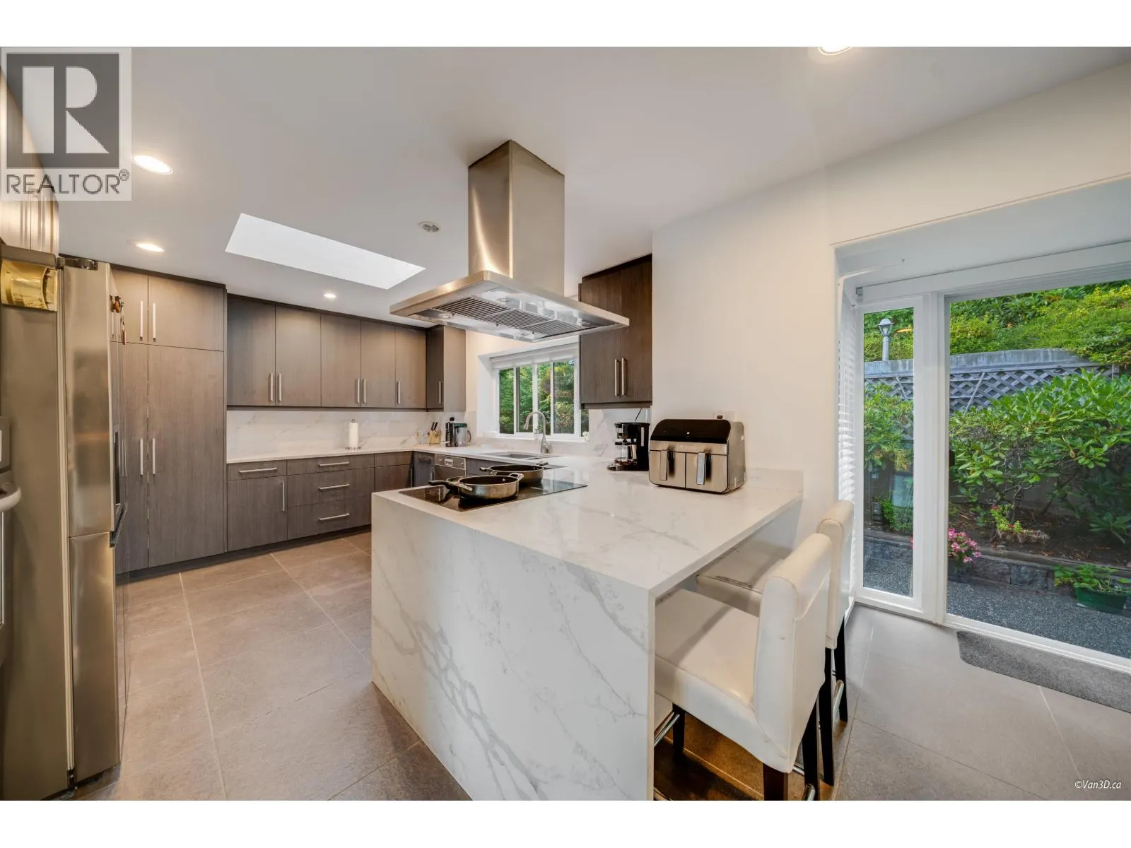 1135 GROVELAND COURT
