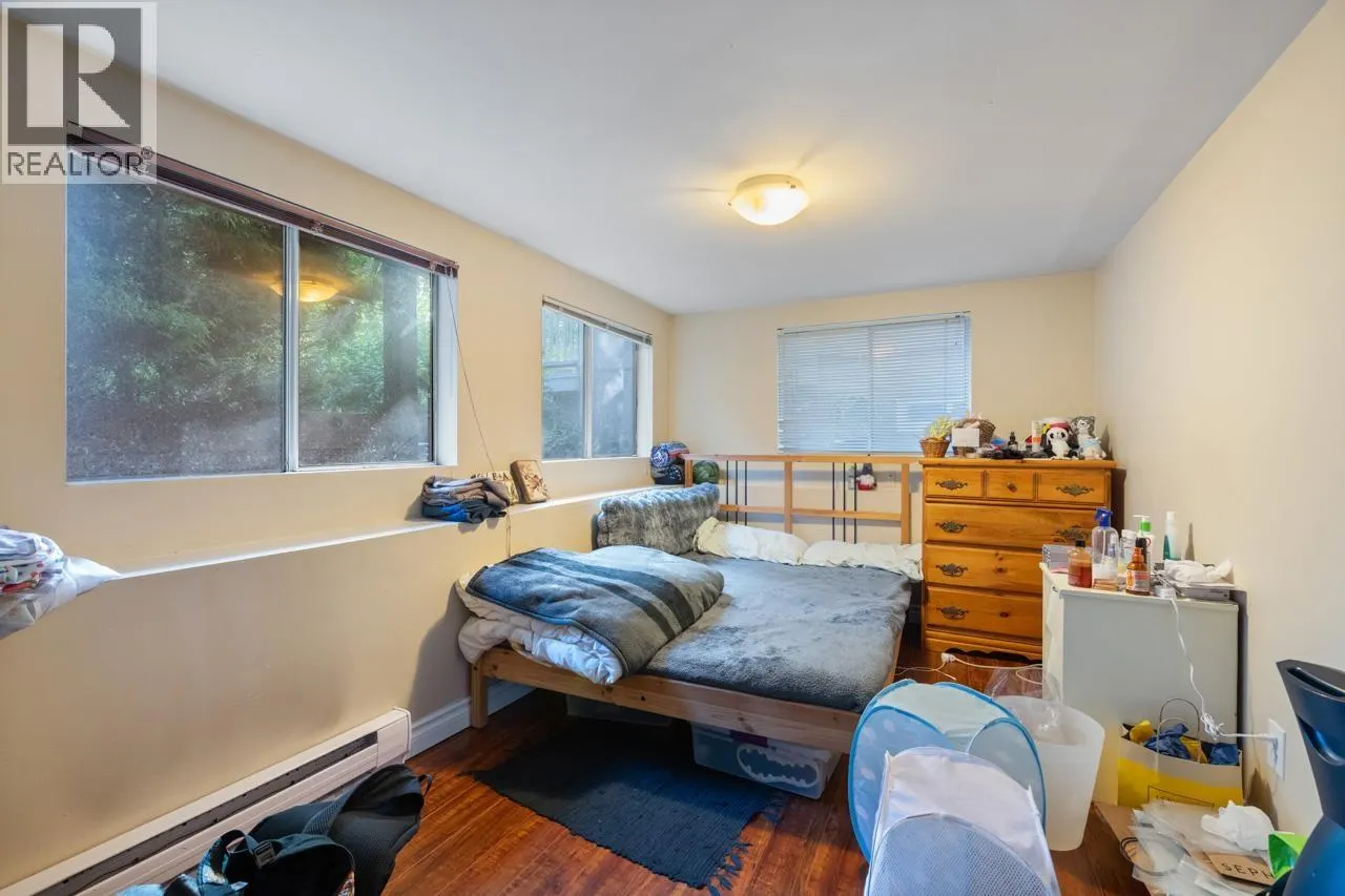31 W 11TH AVENUE