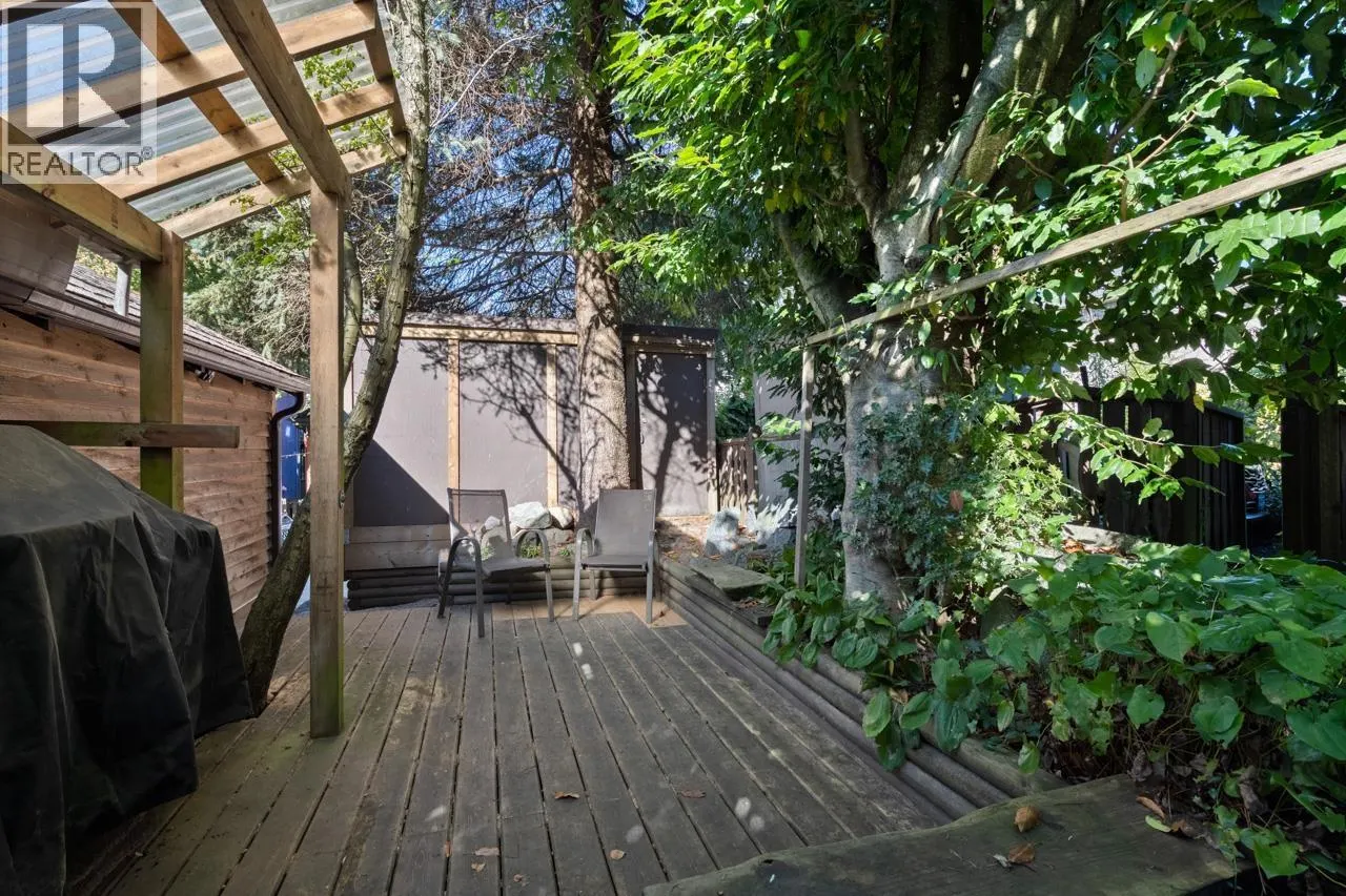 31 W 11TH AVENUE