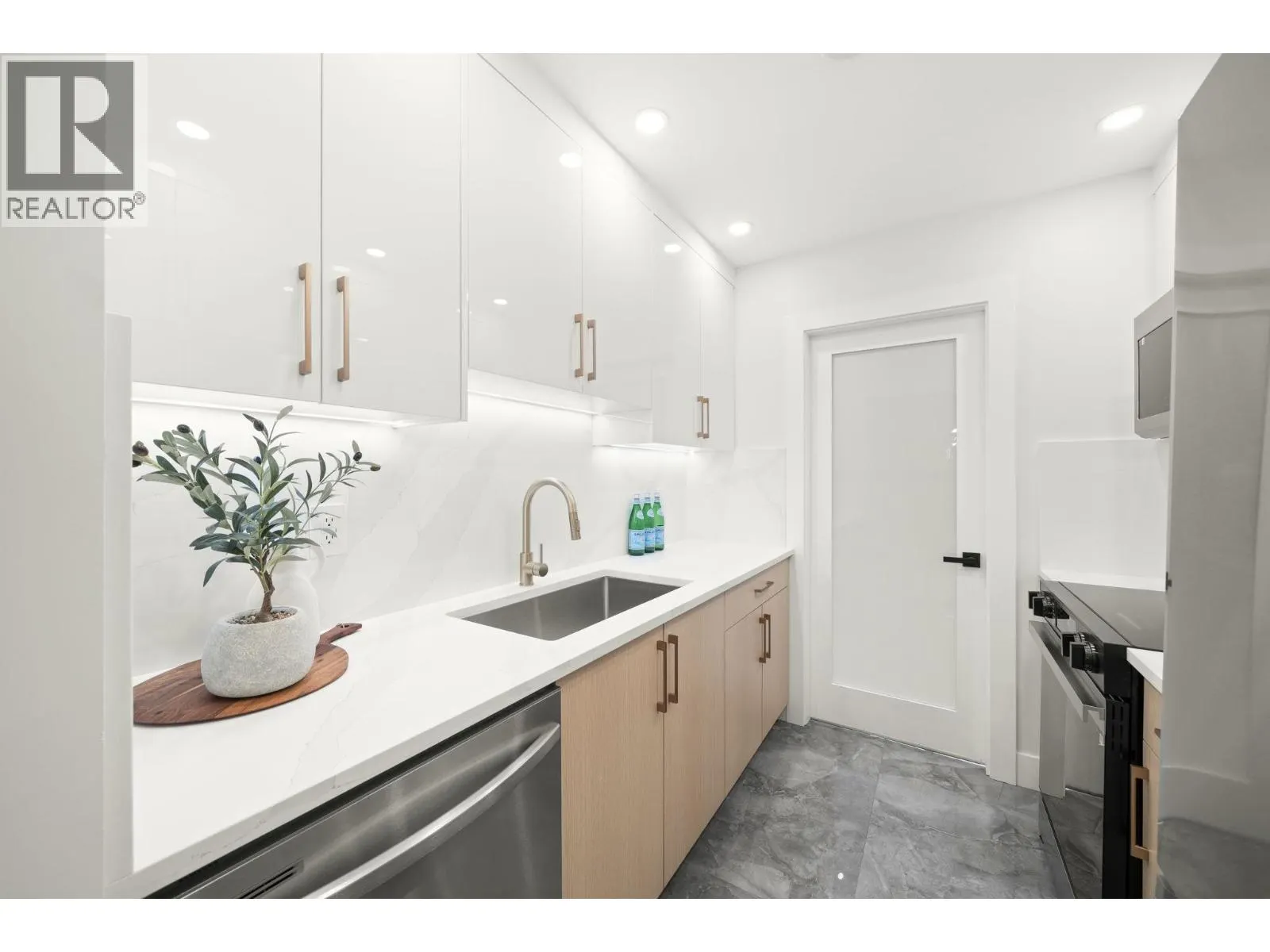48 3046 COAST MERIDIAN ROAD
