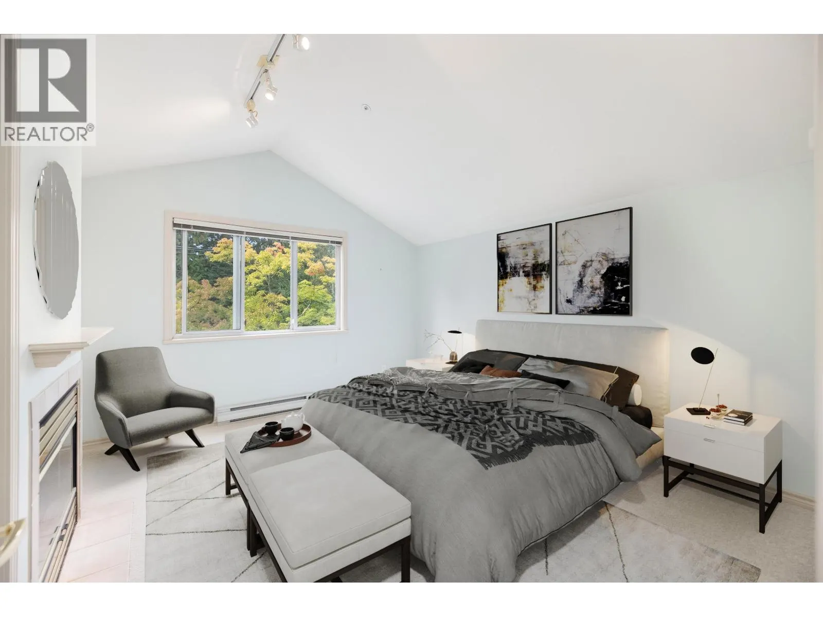 TH D 1133 E 29TH STREET
