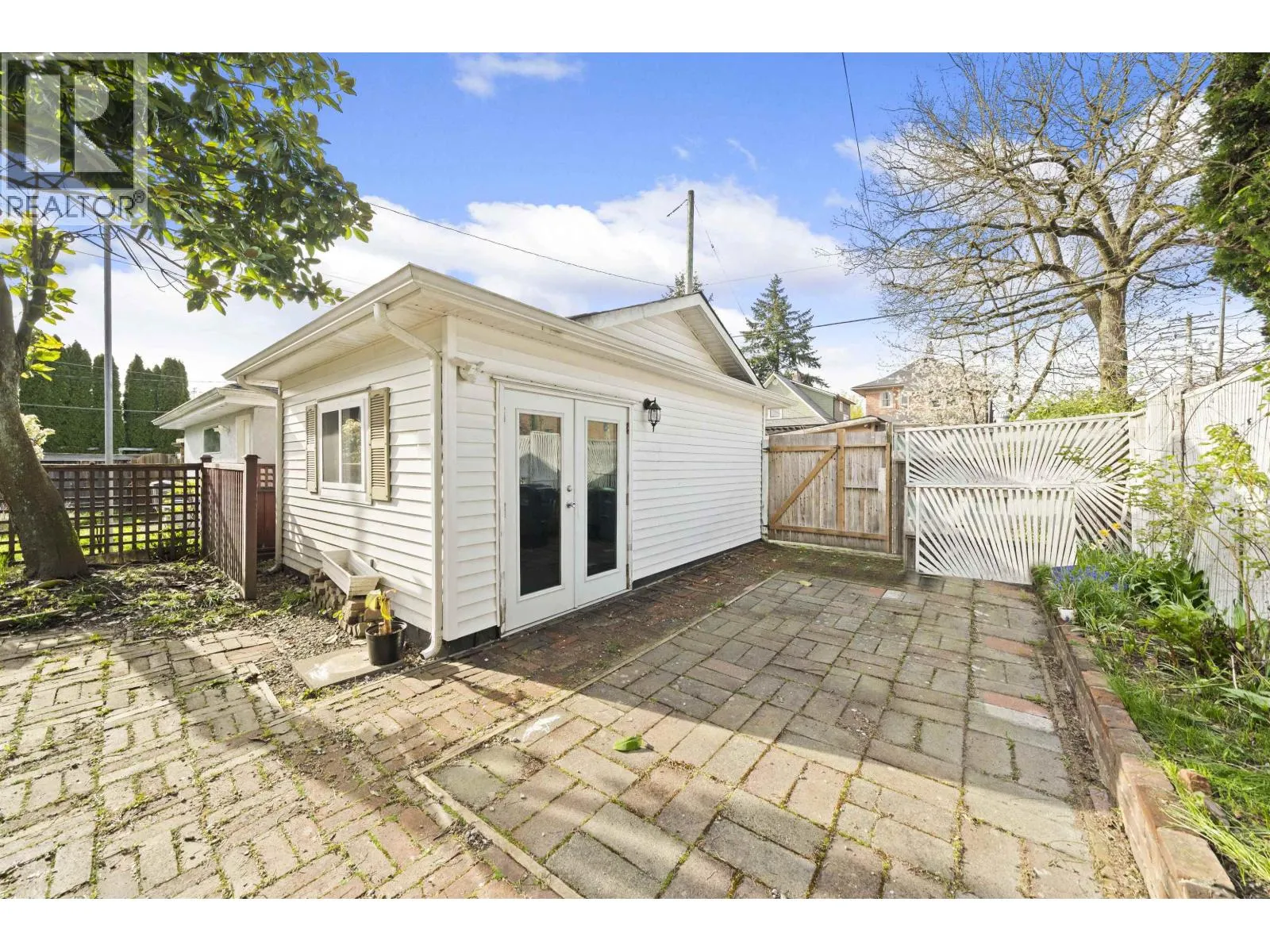 555 W 19TH AVENUE