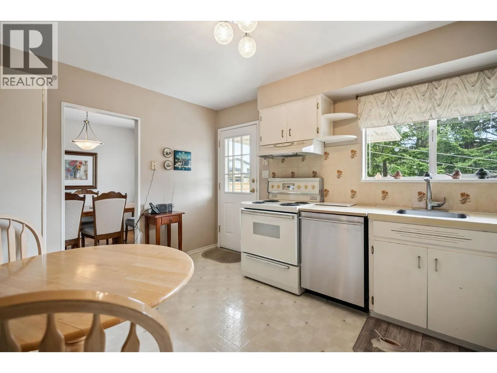 10699 DENNIS CRESCENT