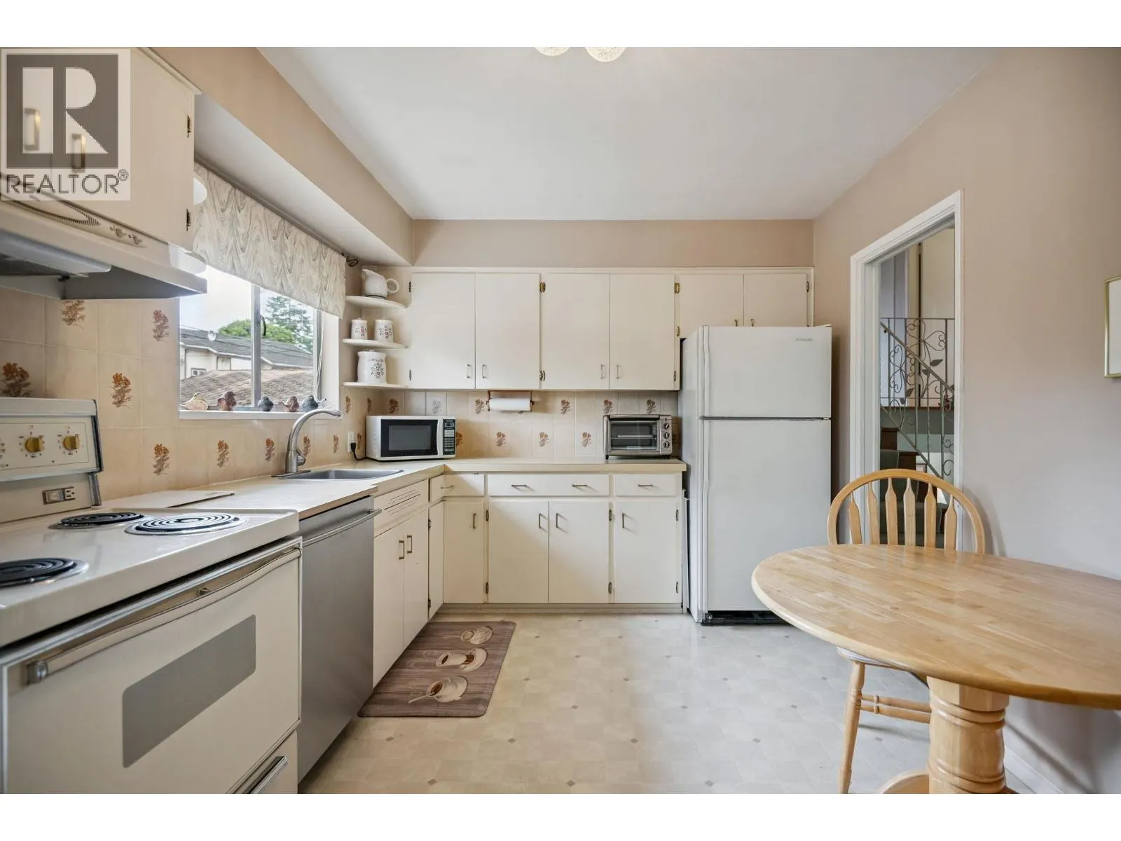 10699 DENNIS CRESCENT