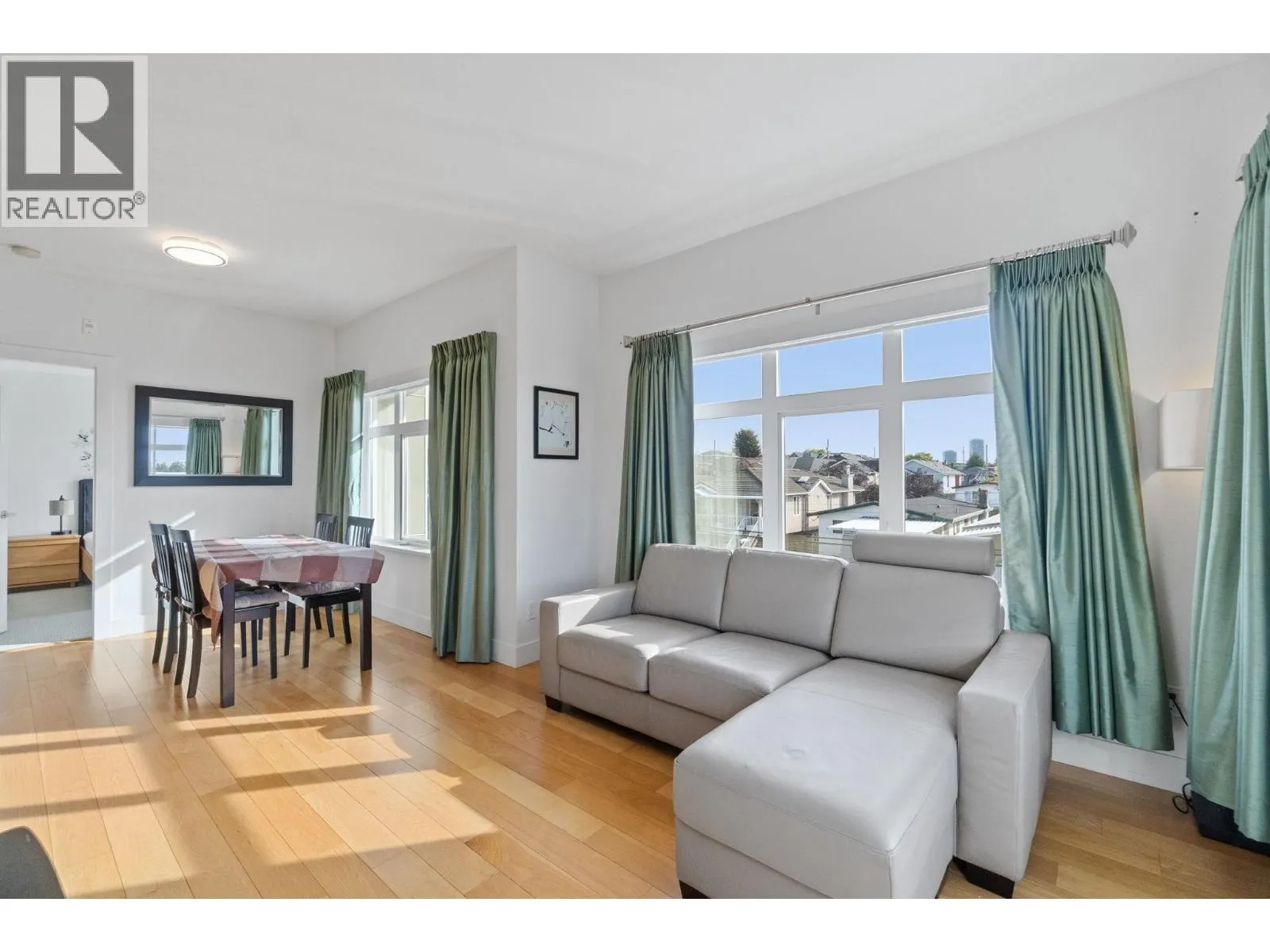 307 4710 HASTINGS STREET