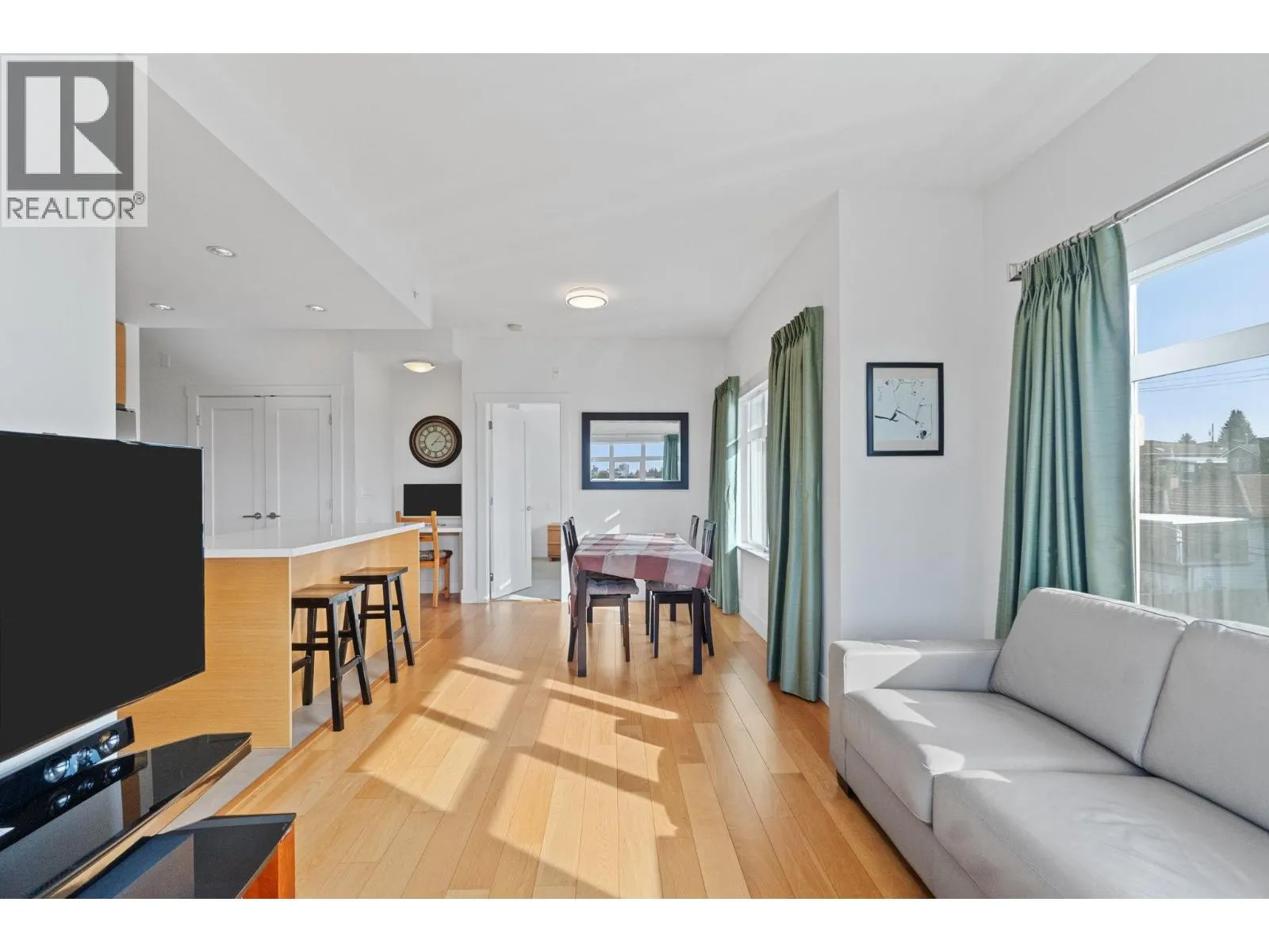 307 4710 HASTINGS STREET