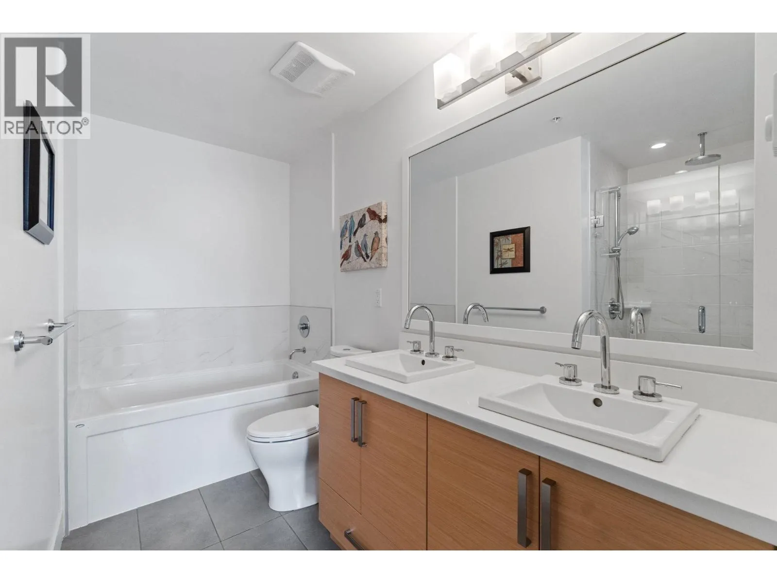 307 4710 HASTINGS STREET