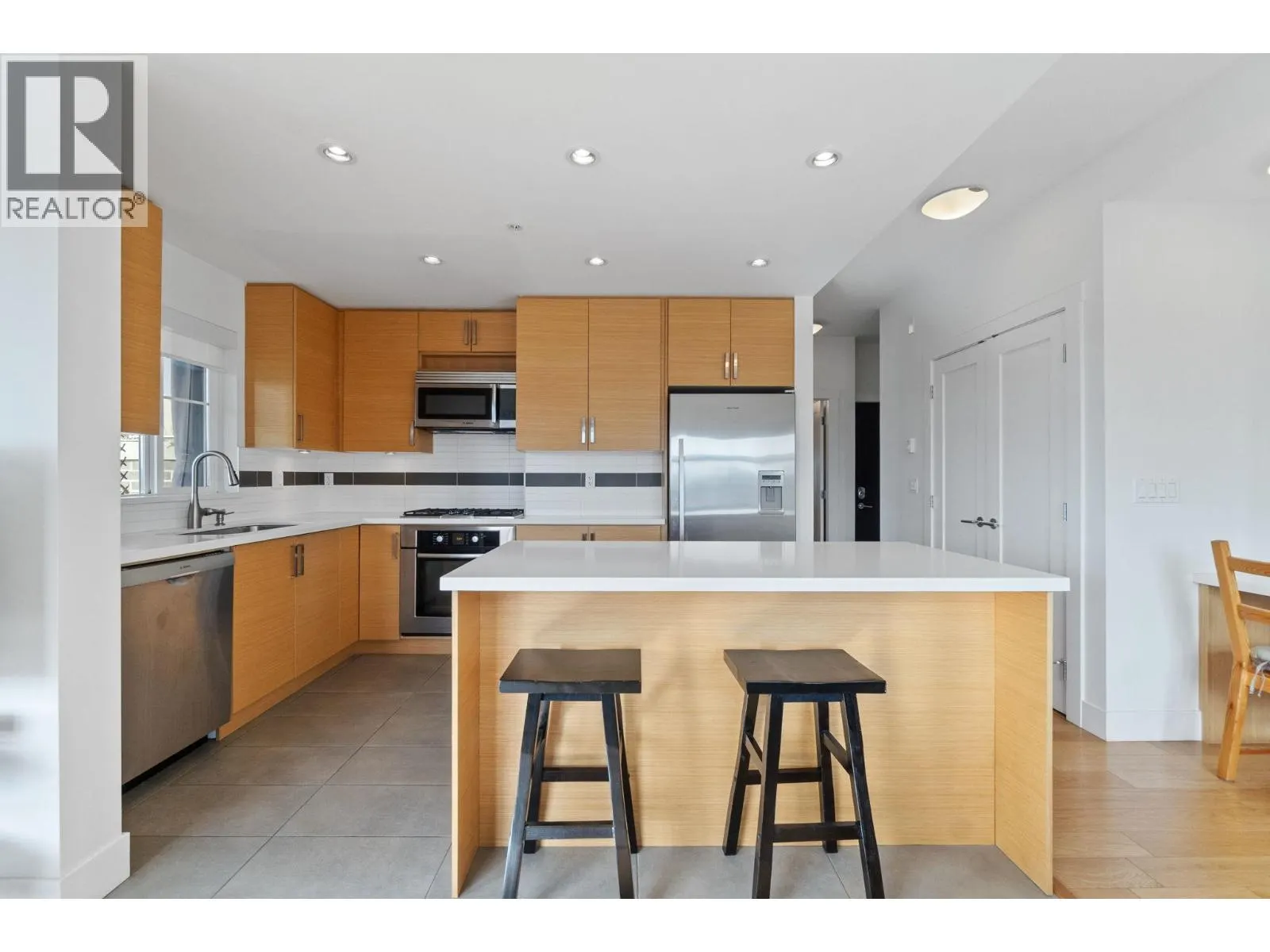 307 4710 HASTINGS STREET