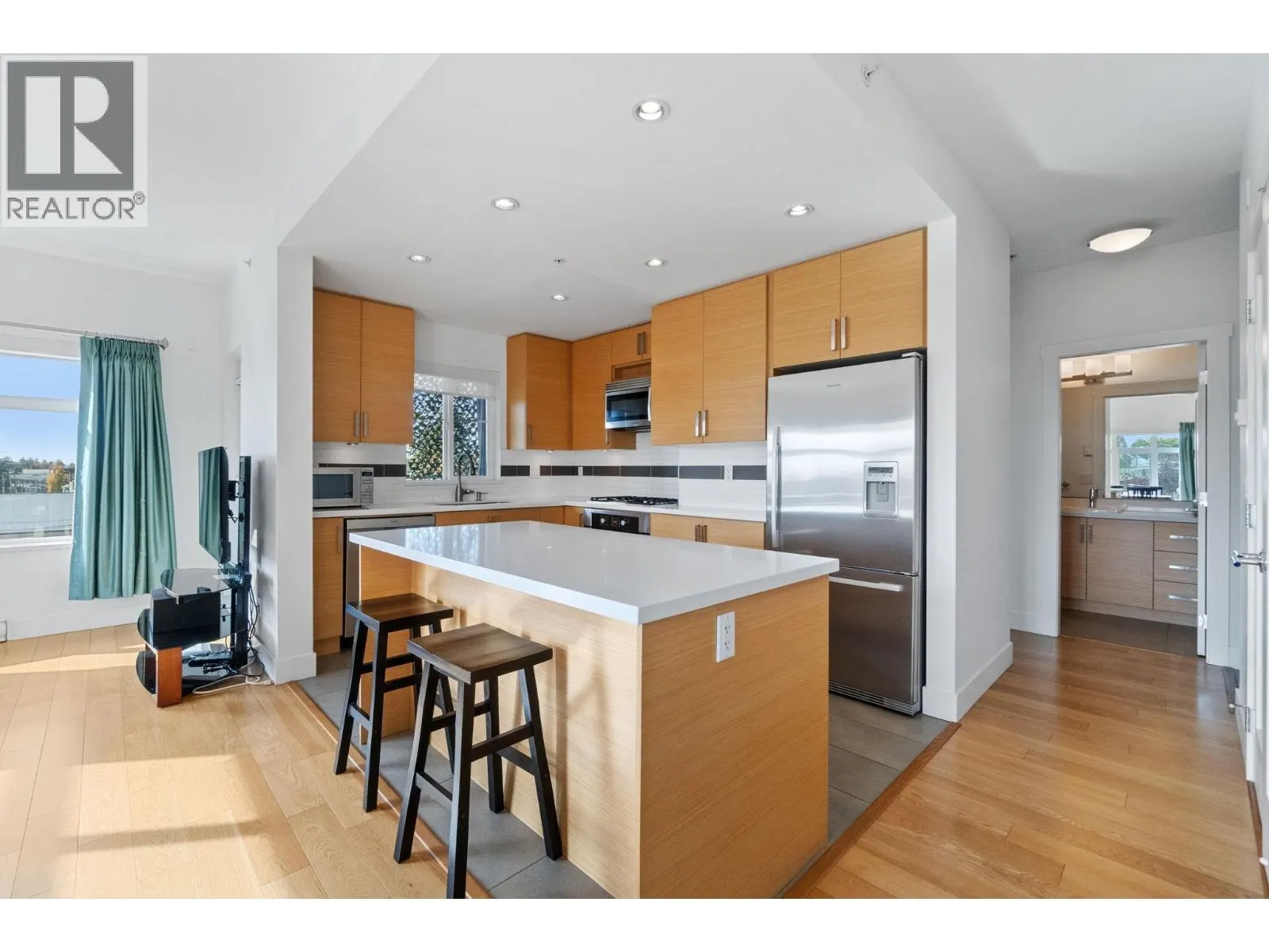 307 4710 HASTINGS STREET