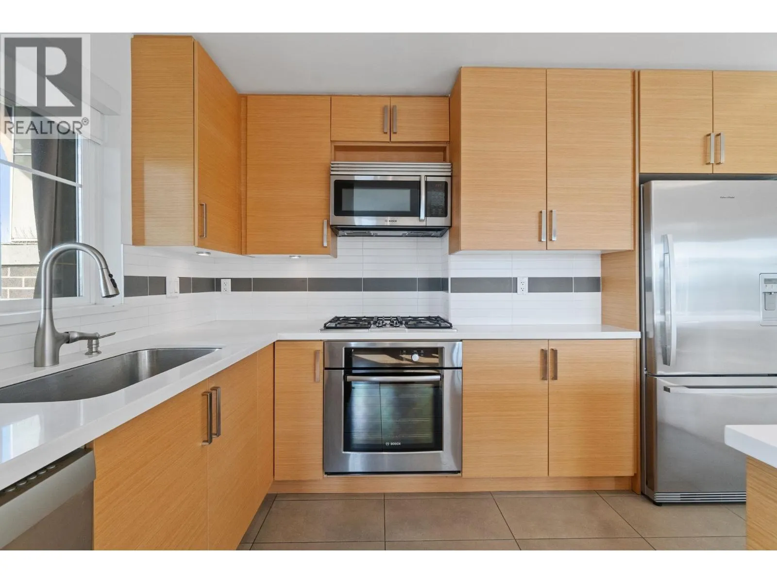 307 4710 HASTINGS STREET