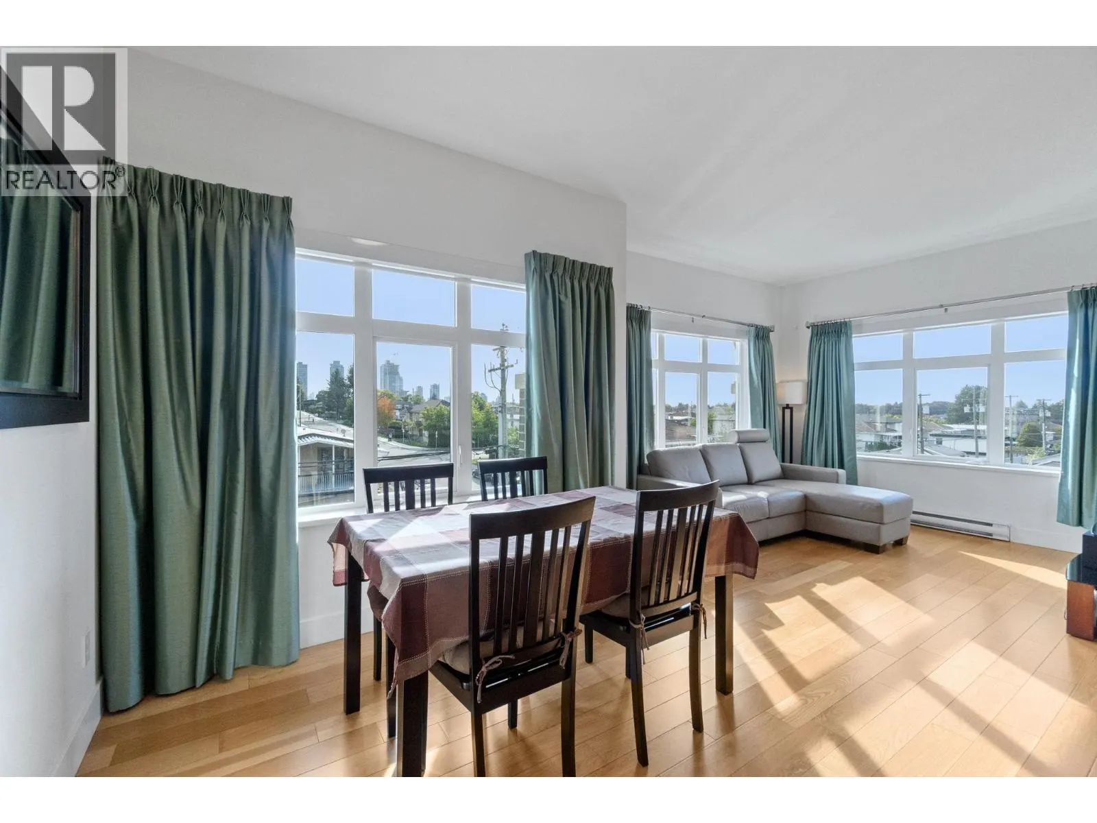 307 4710 HASTINGS STREET