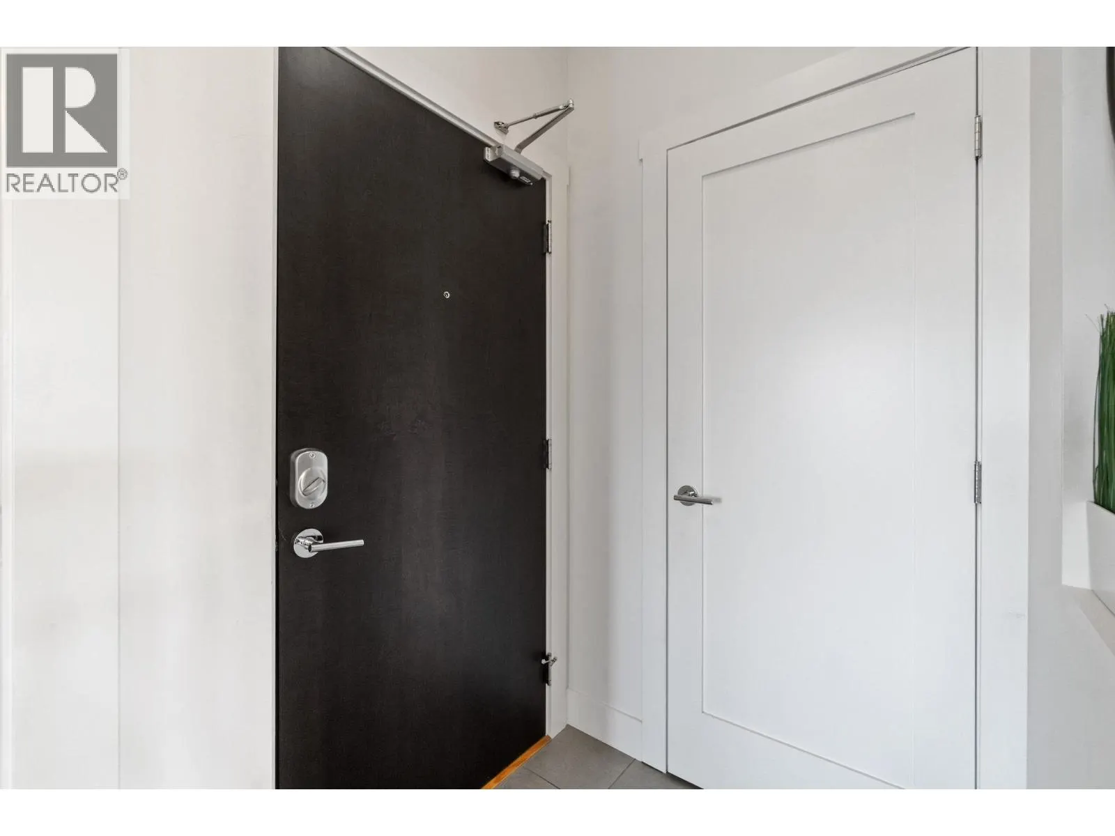 307 4710 HASTINGS STREET