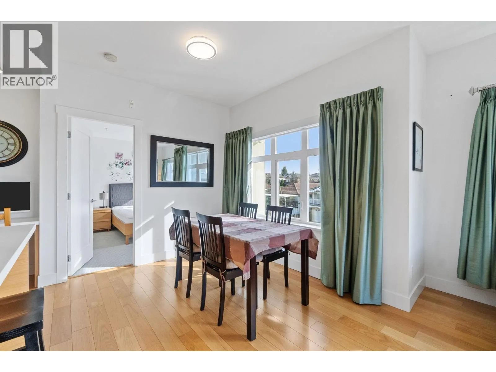307 4710 HASTINGS STREET